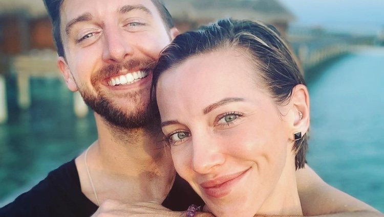 Katie Cassidy y Mathew Rodgers muy felices/Instagram