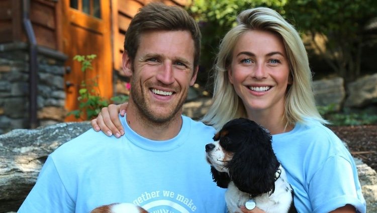 Julianne Hough y Brooks Laich muy felices/Instagram