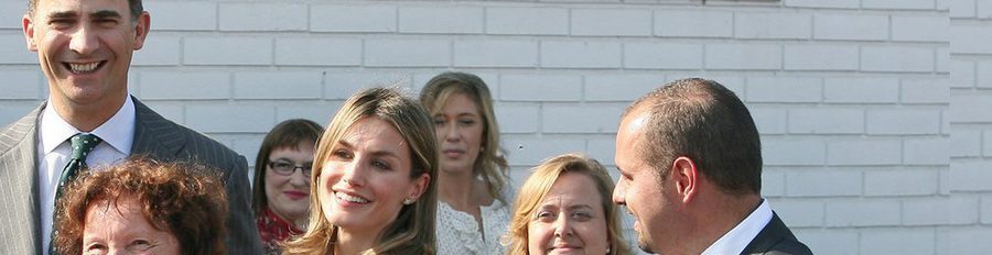 Los Príncipes Felipe y Letizia finalizan su visita a Asturias con la entrega al Pueblo Ejemplar a San Tirso de Abres