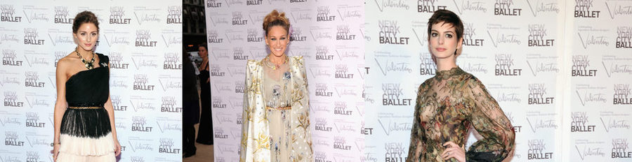 Sarah Jessica Parker y Anne Hathaway rinden homenaje a Valentino en la Gala de Otoño del Ballet de Nueva York