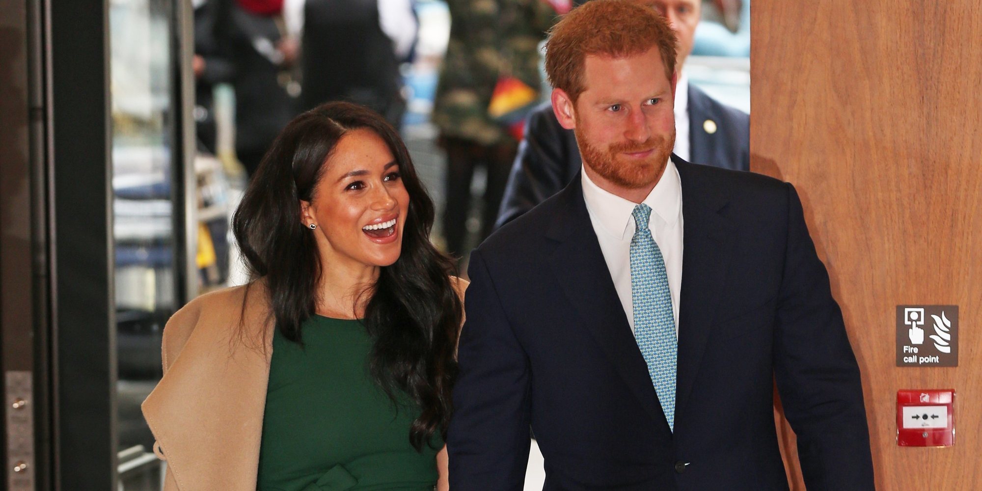 El Príncipe Harry y Meghan Markle renuncian a ser Altezas Reales, retienen el Ducado de Sussex y no representarán a la Corona