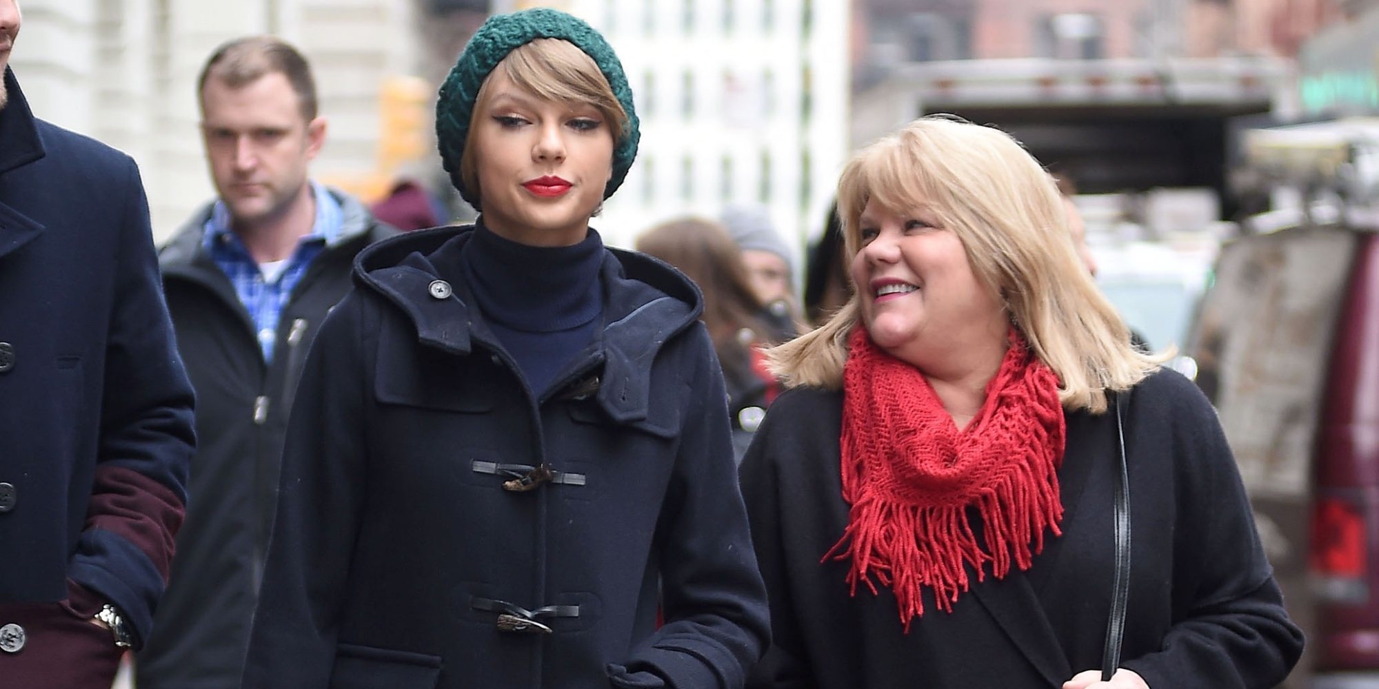 La madre de Taylor Swift tiene un tumor cerebral