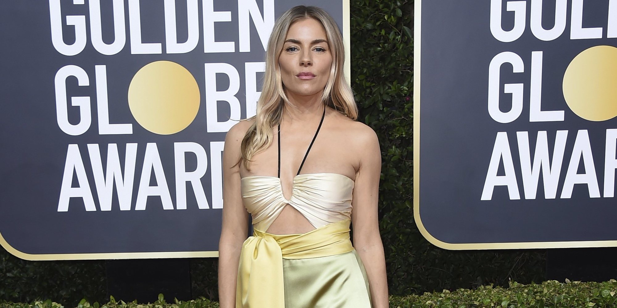 Sienna Miller luce un anillo de diamantes en el dedo anular confirmando su compromiso con Lucas Zwirner