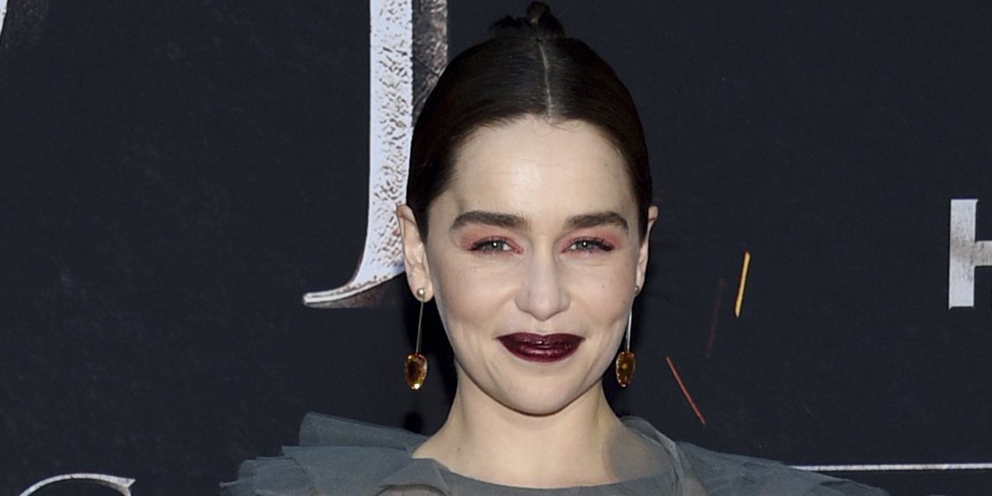 Emilia Clarke confiesa que su hermano robó atrezo de 'Juego de Tronos' para hacerle un regalo en Navidad