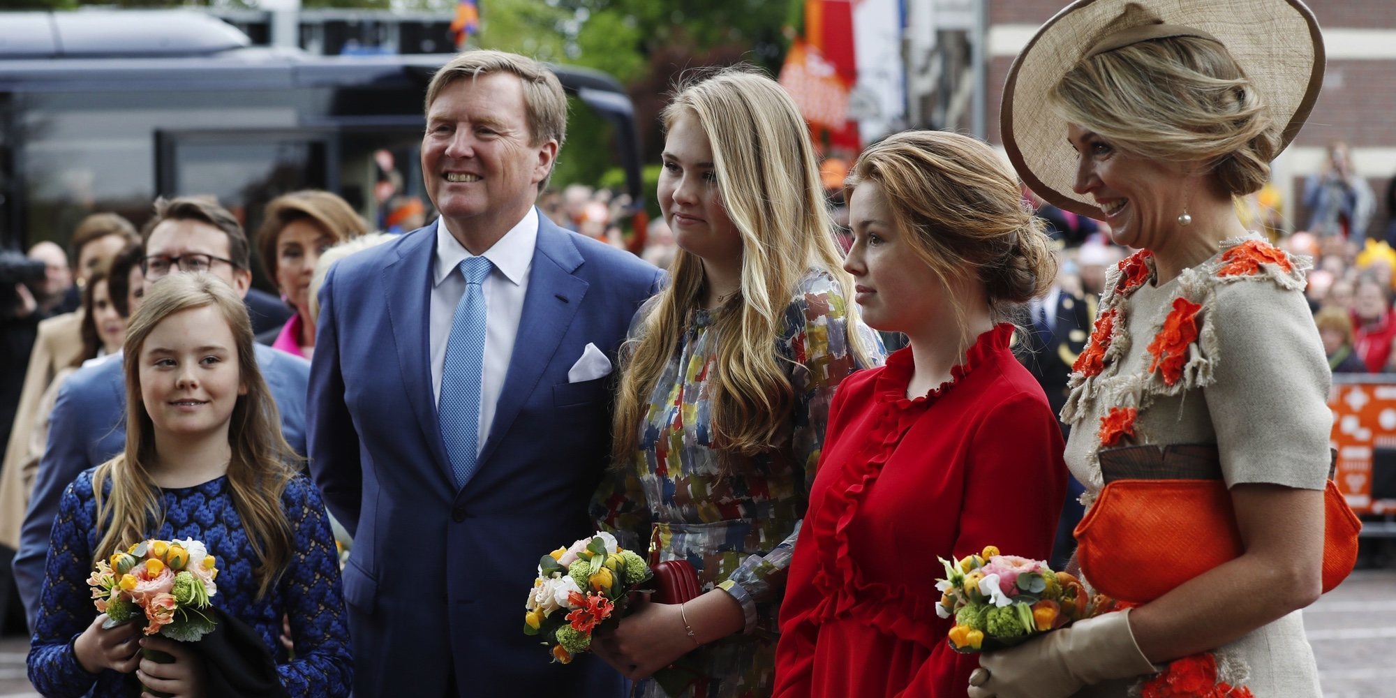 Los Reyes Guillermo y Máxima de Holanda se suman junto a sus hijas a los aplausos en homenaje a los sanitarios