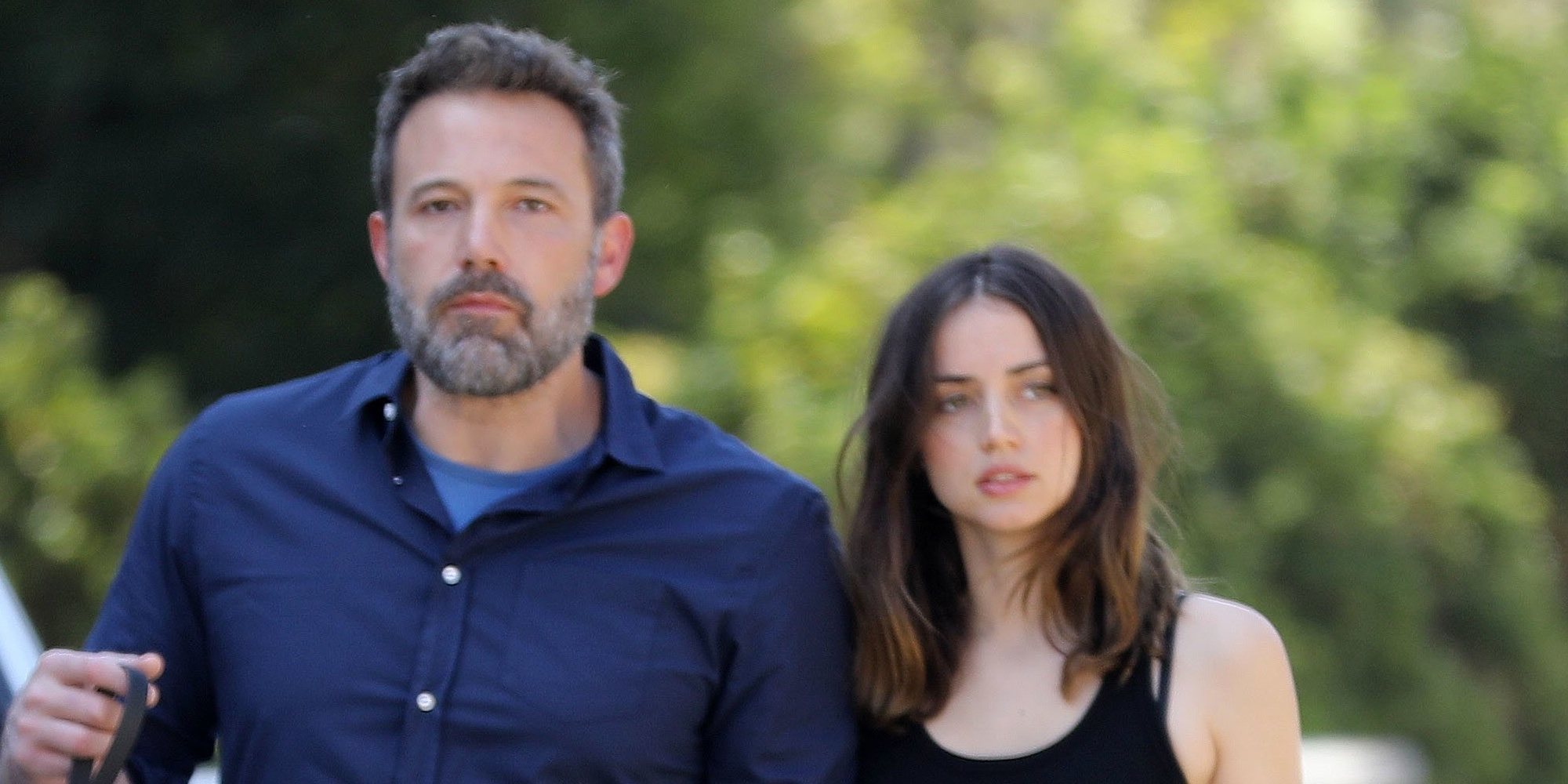 Ana de Armas y Ben Affleck, inseparables hasta durante un paseo con sus mascotas por Los Ángeles