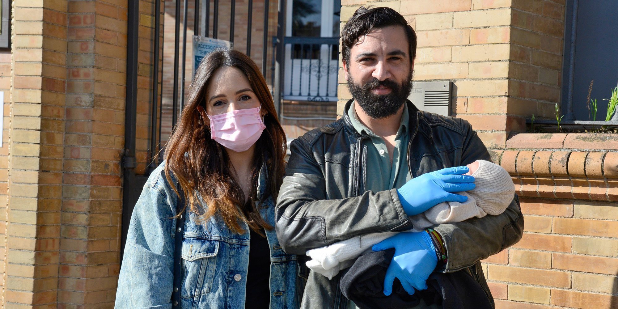 La atípica presentación de Rocío Osorno de su segundo hijo entre mascarillas y guantes tras recibir el alta