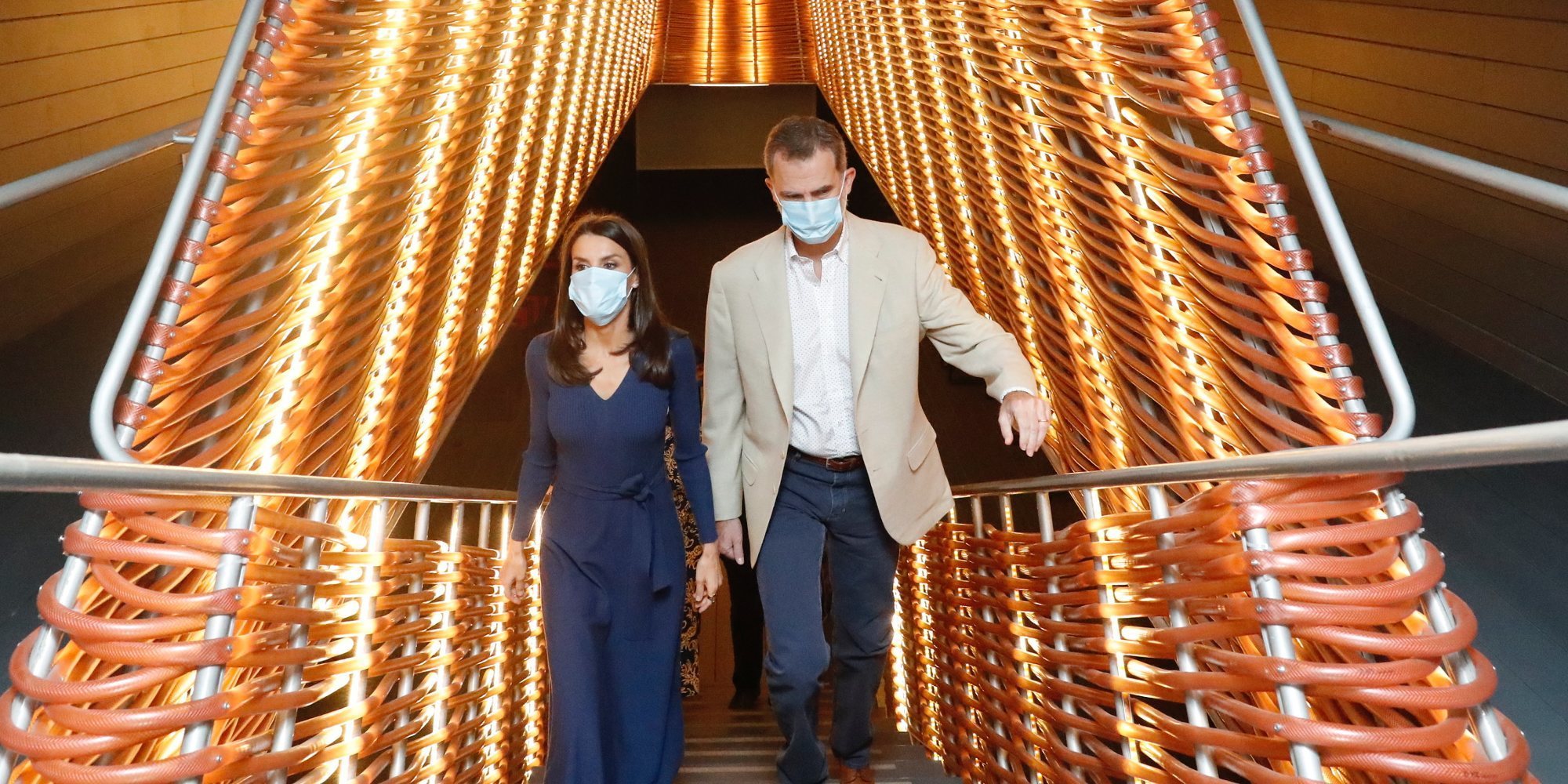 Los Reyes Felipe y Letizia recuerdan a Pau Donés y Rosa María Sardá en su visita a Matadero Madrid