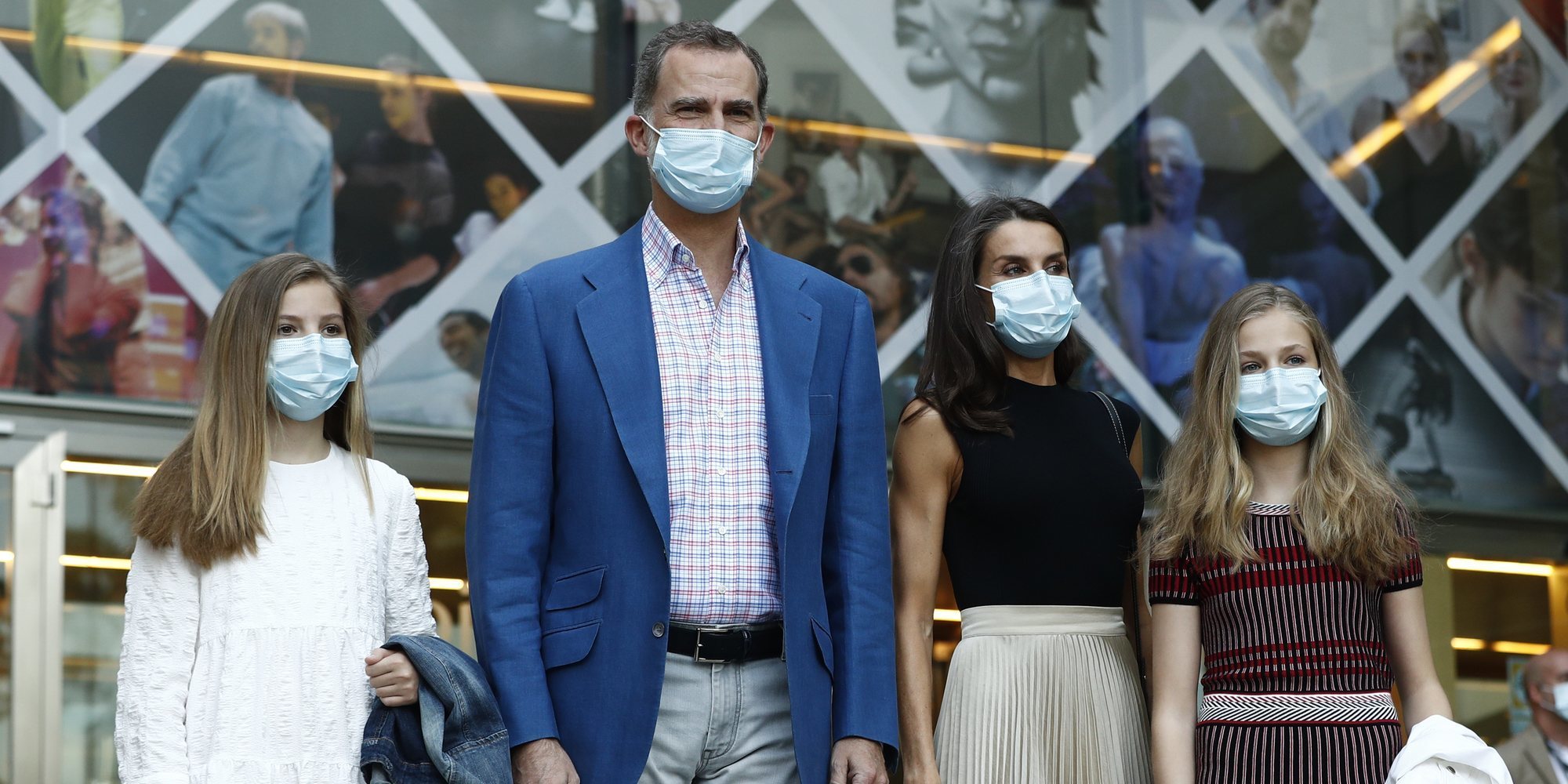 Los Reyes Felipe y Letizia celebran los seis años de reinado yendo con sus hijas Leonor y Sofía al teatro