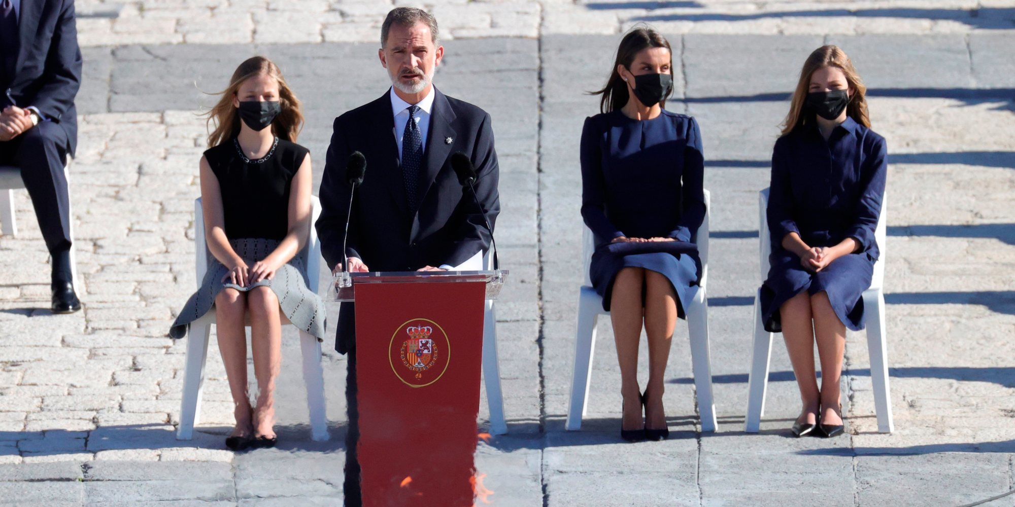 Los Reyes Felipe y Letizia, Leonor y Sofía recuerdan a los fallecidos por coronavirus en un homenaje de Estado