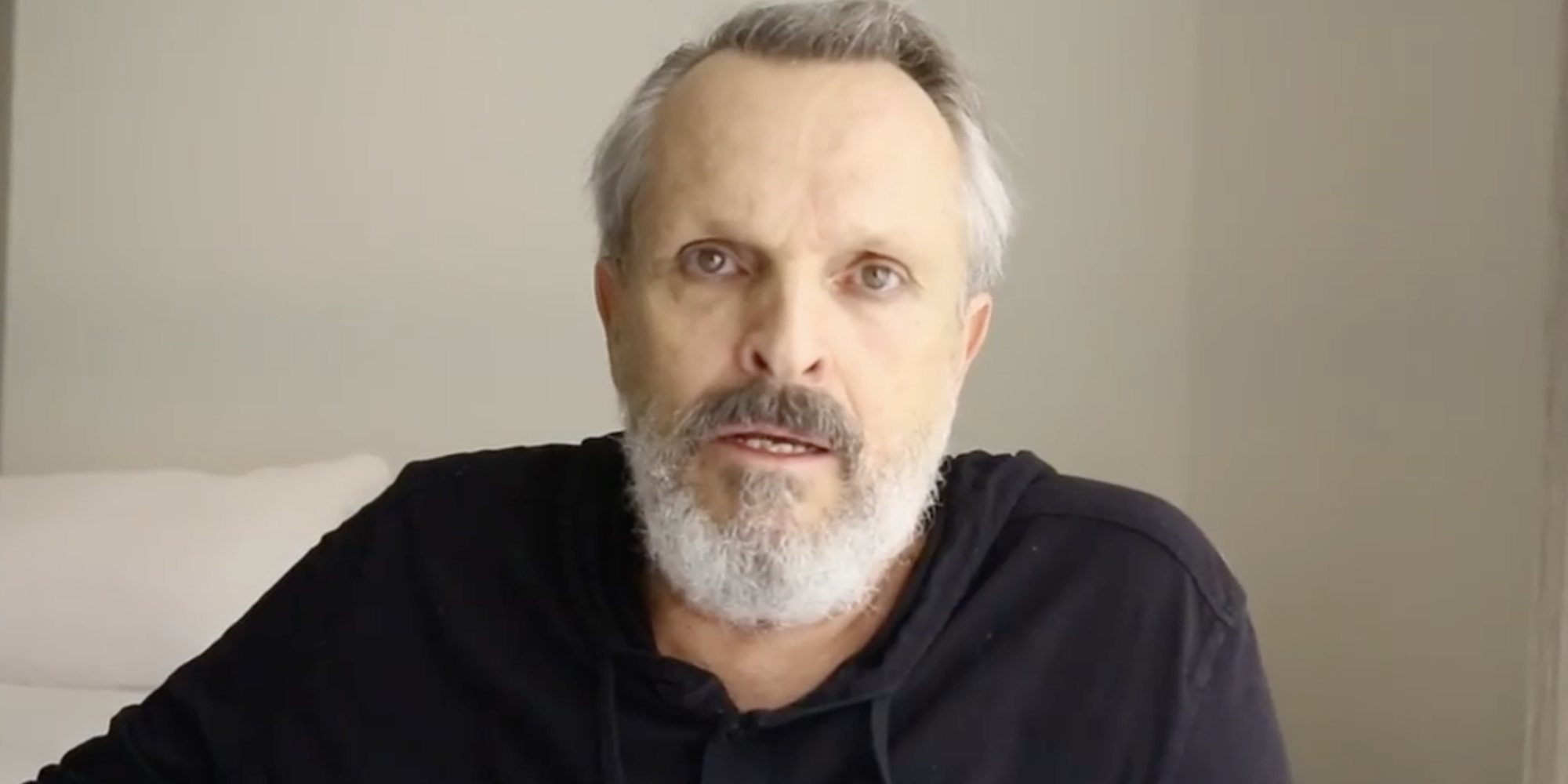 Miguel Bosé explica porqué anima a no usar mascarilla tras haber sido pillado con ella puesta