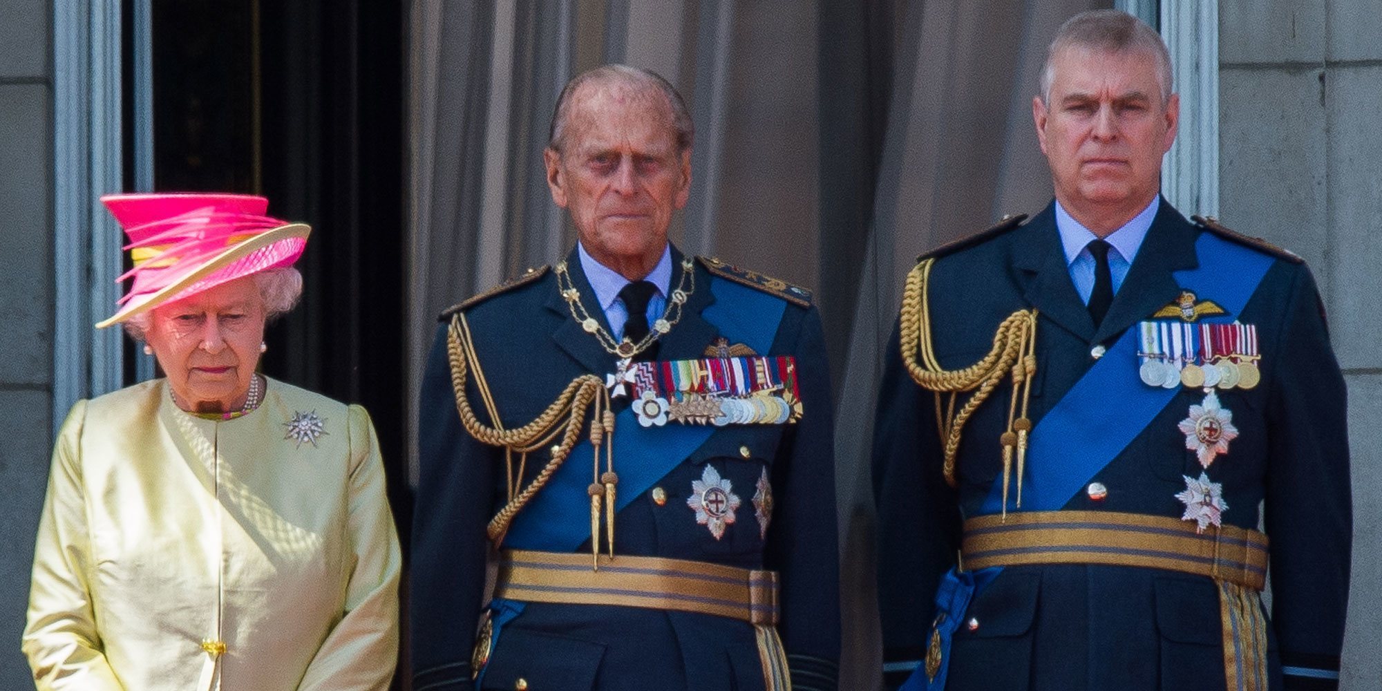 El Príncipe Andrés abandona Balmoral al mismo tiempo que la Reina Isabel y el Duque de Edimburgo