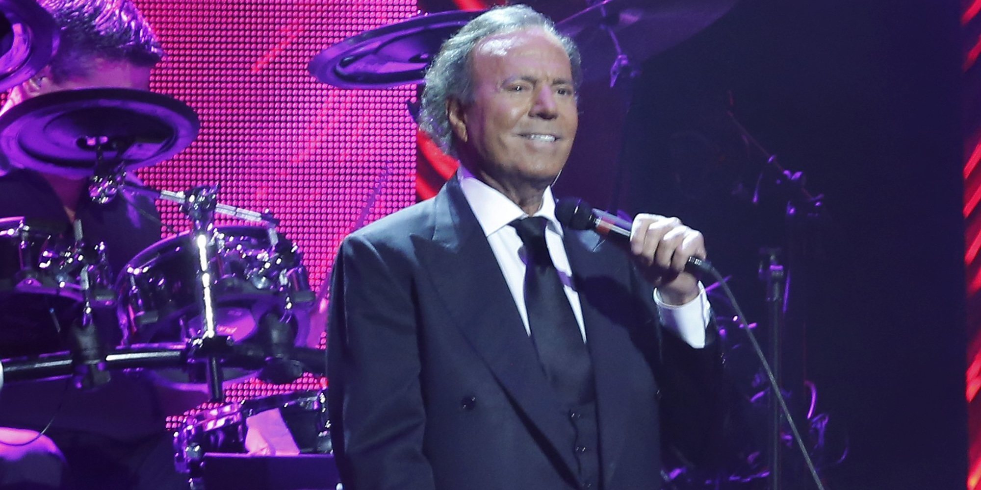 Julio Iglesias habla de su salud: "He estado hecho una mierda con el tobillo y la pierna derecha"