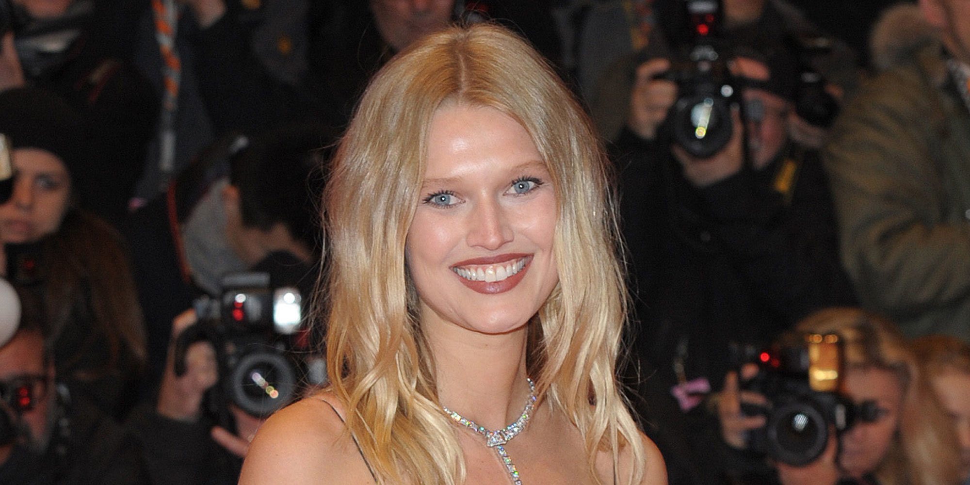 Toni Garrn se casa en secreto con Alexander Pettyfer