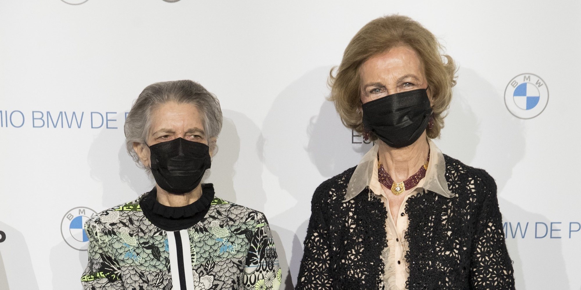 Los vítores y aplausos a la Reina Sofía en el Teatro Real durante la entrega de los Premios de Pintura BMW