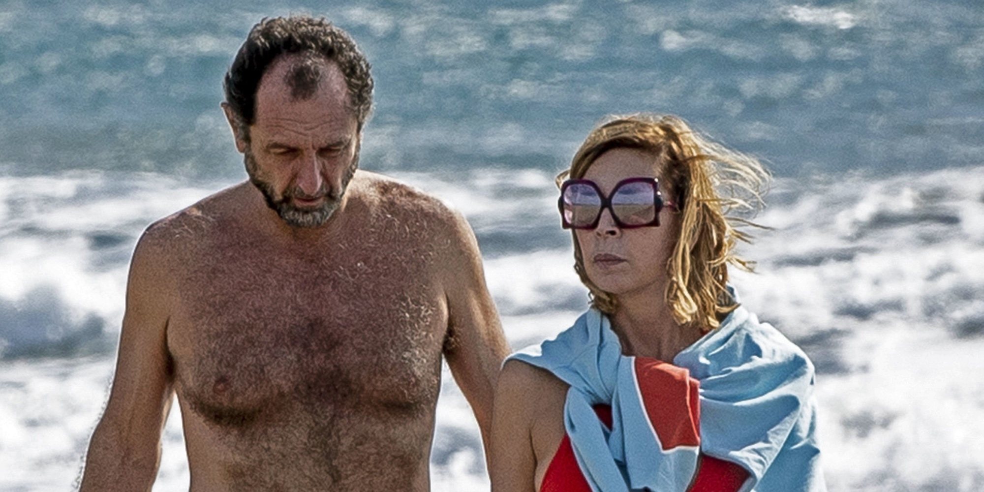 Ágatha Ruiz de la Prada y Luis Gasset, paseo de enamorados por las playas de Gran Canaria