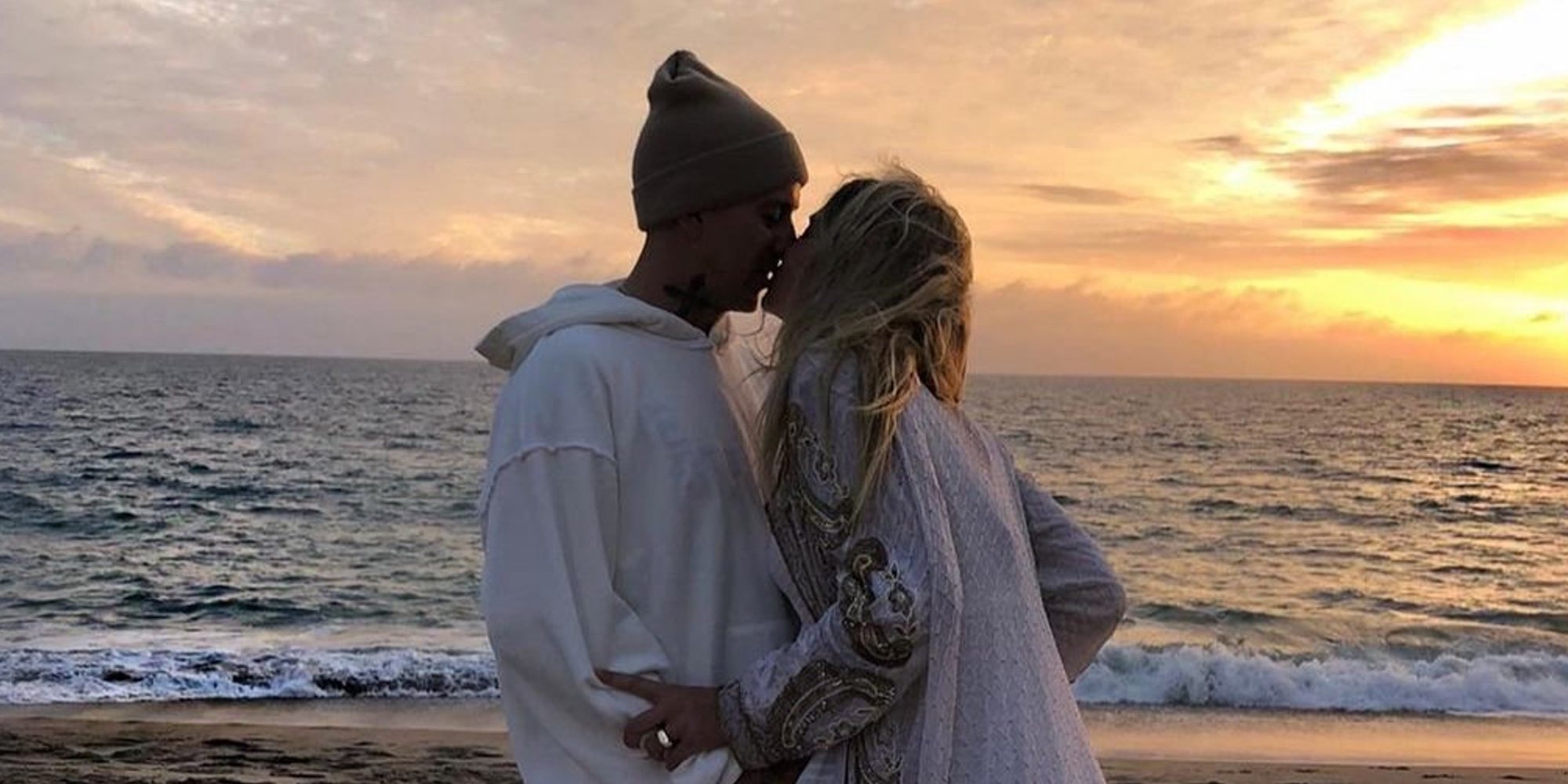 Jessica Hart y James Kirkham se comprometen en la baby shower de su hija