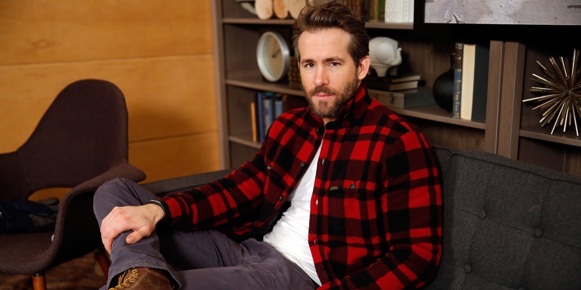 El anuncio de Ryan Reynolds en el que Satán se enamora de 2020 hecho persona con guiño a Taylor Swift