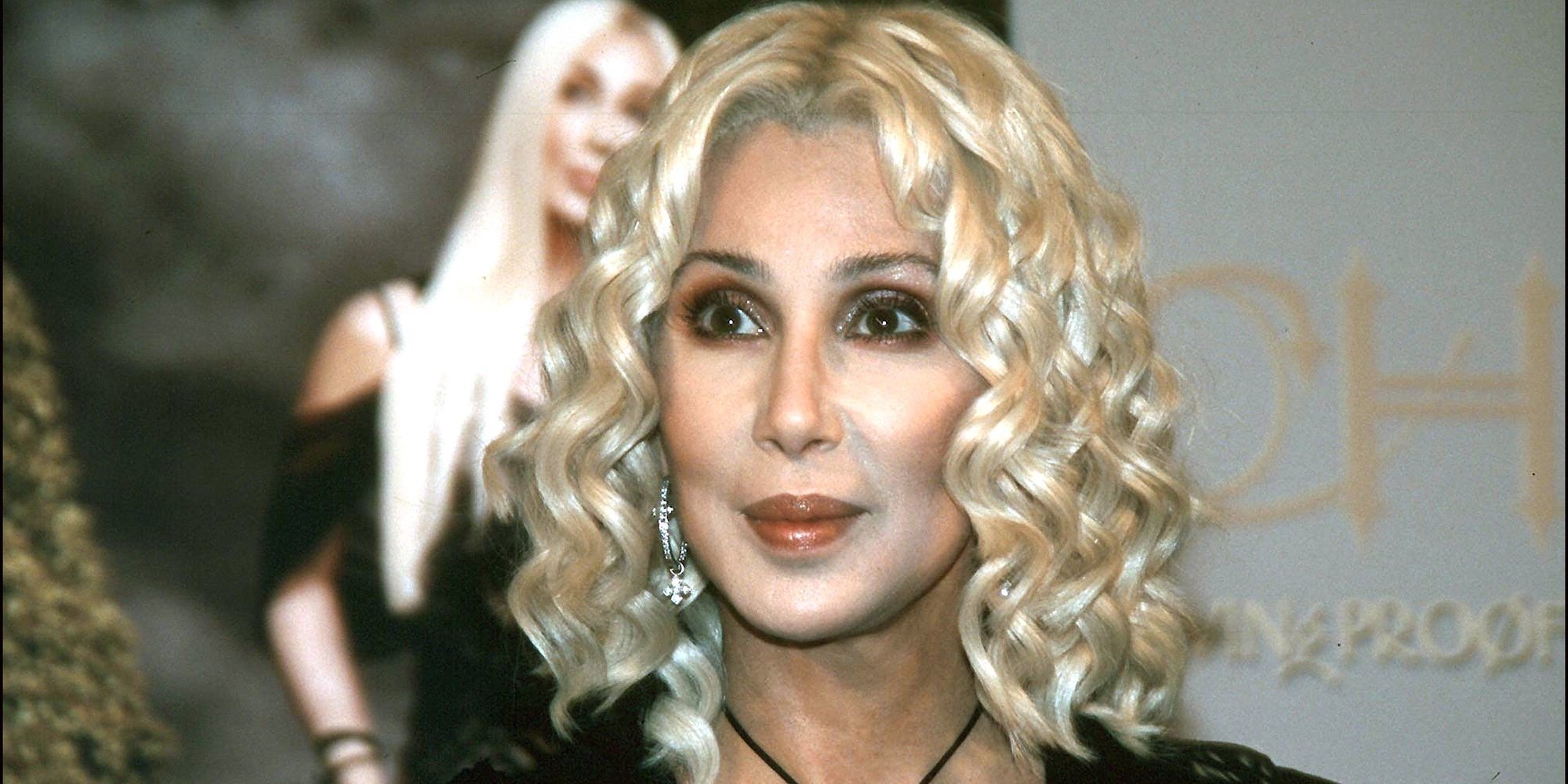 Cher revela que un hombre intentó matarla antes de una actuación: "Dijo si haces un sonido, te mataré"