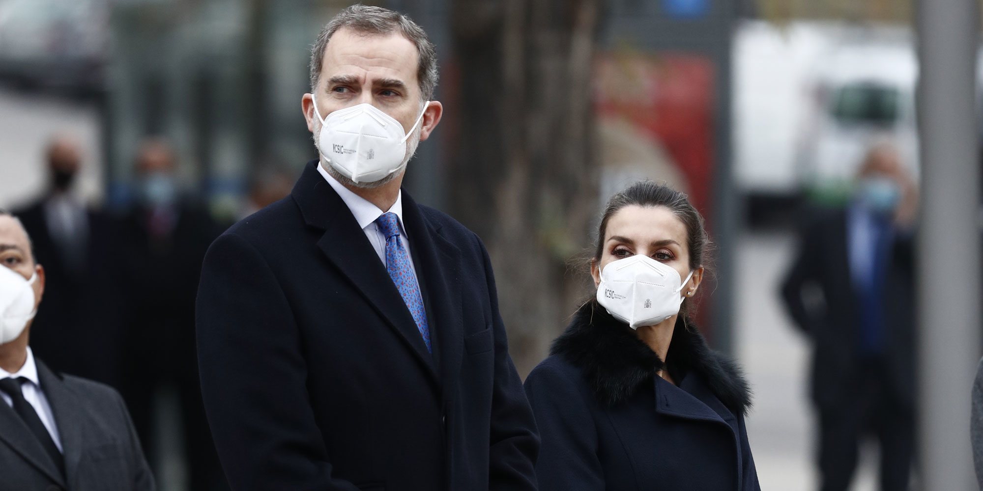 El homenaje de los Reyes Felipe y Letizia a los sanitarios fallecidos en la pandemia: monumento y minuto de silencio