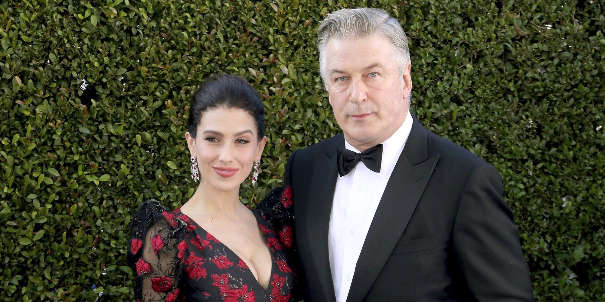 Alec Baldwin deja Twitter tras la polémica con la nacionalidad de su mujer Hilaria Thomas