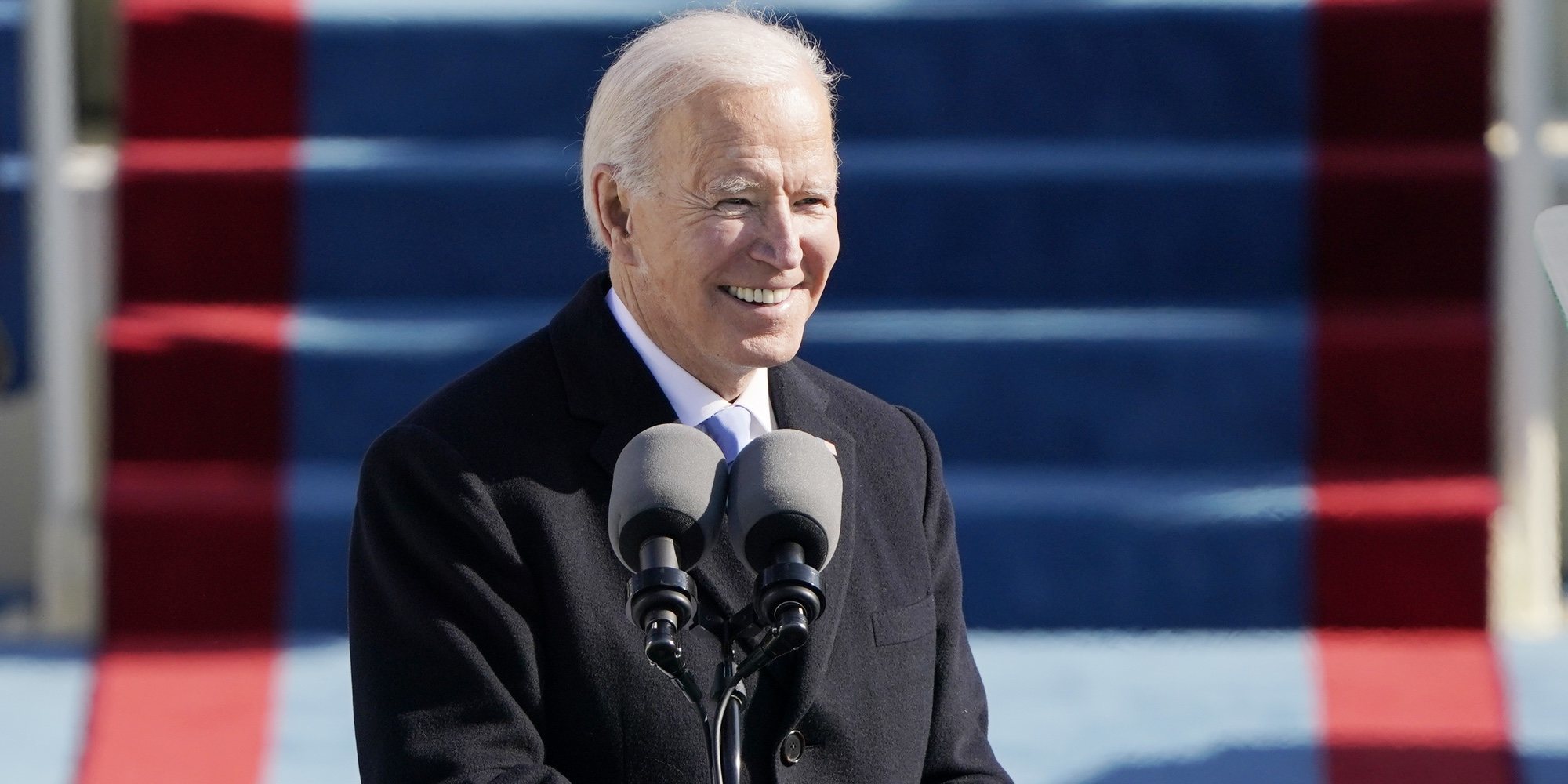 Besos, complicidad y una reliquia familiar: Así fue la toma de posesión de Joe Biden como Presidente de Estados Unidos