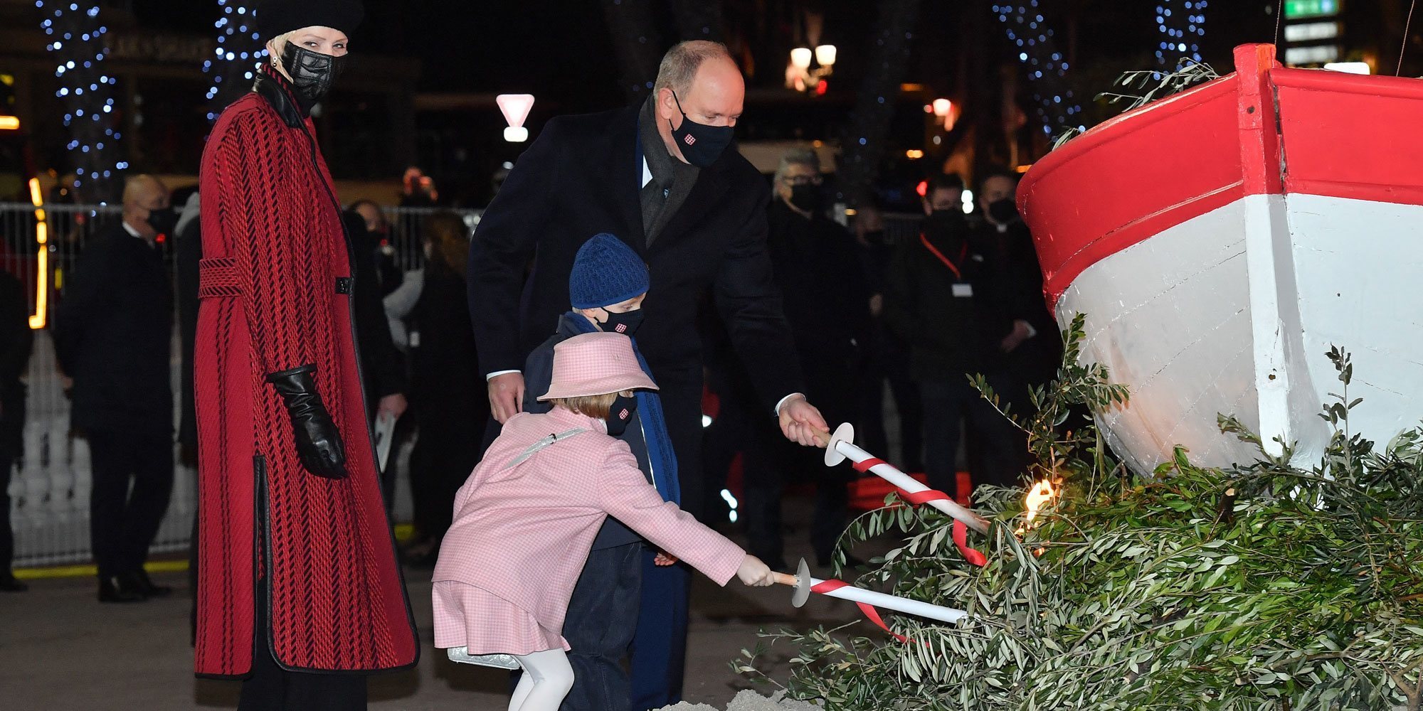 Alberto y Charlene de Mónaco y sus hijos Jacques y Gabriella, fieles a Santa Devota pese a la pandemia