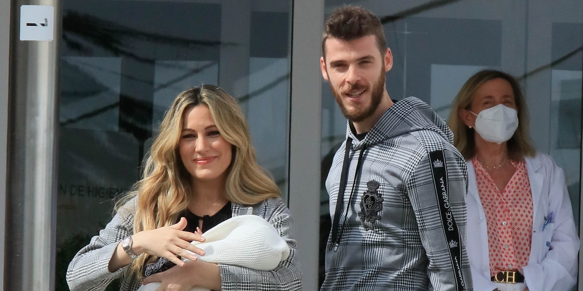 Edurne y David de Gea presentan a su hija Yanay a su salida del hospital