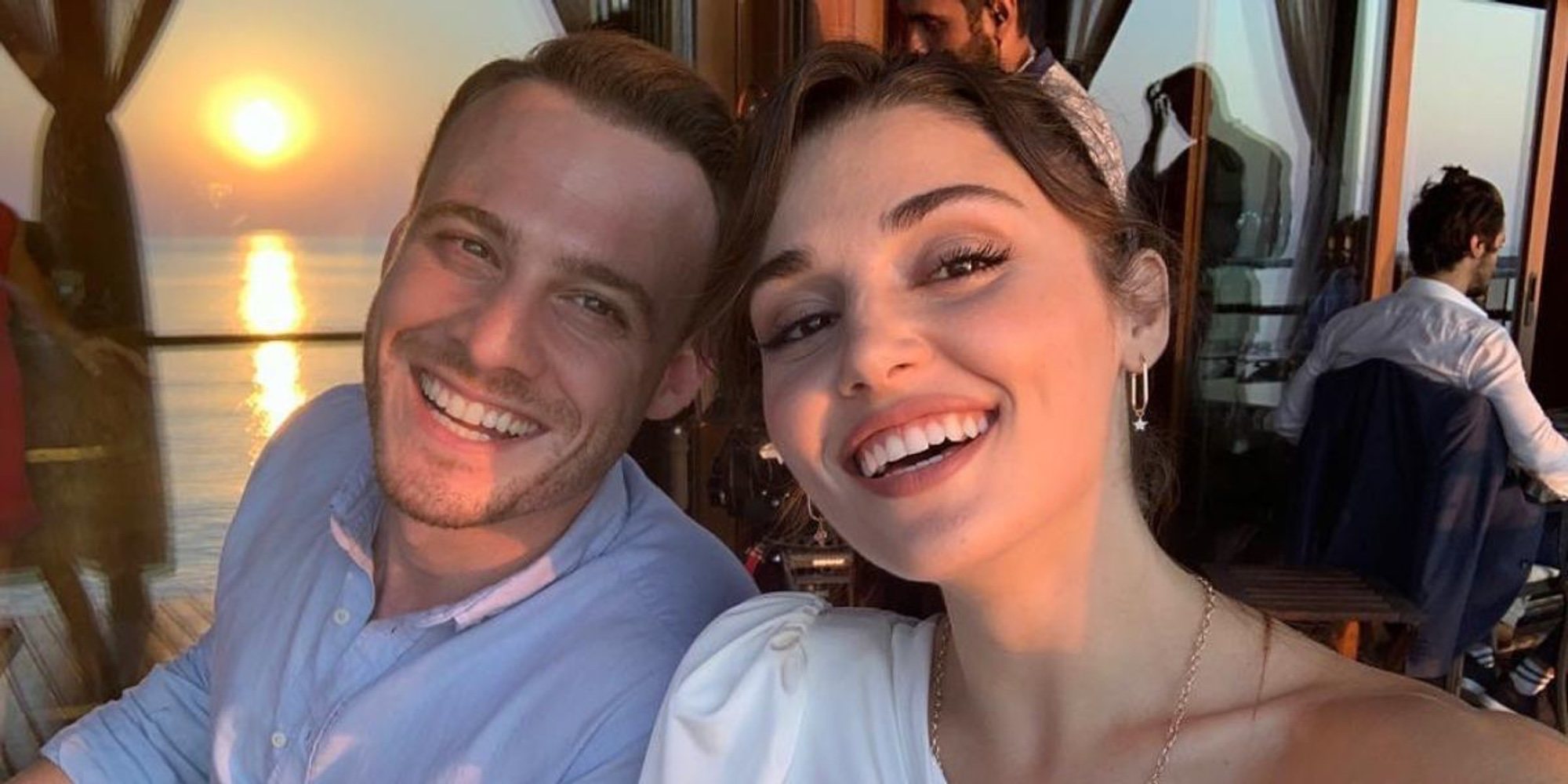 Hande Erçel y Kerem Bürsin habrían confirmado su relación desde Maldivas