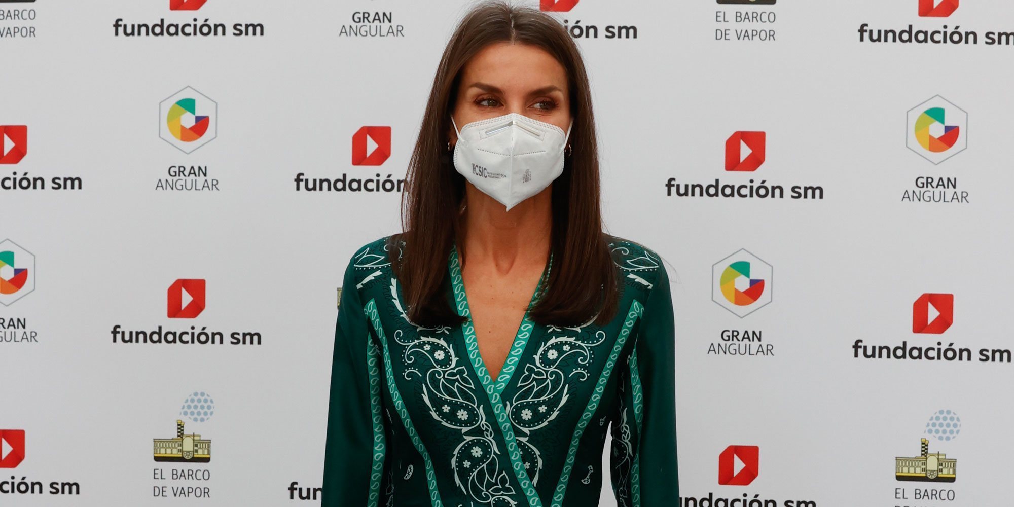 La Reina Letizia en los Premios SM: photocall, vestido de éxito, discurso aprendido y defensa de la lectura