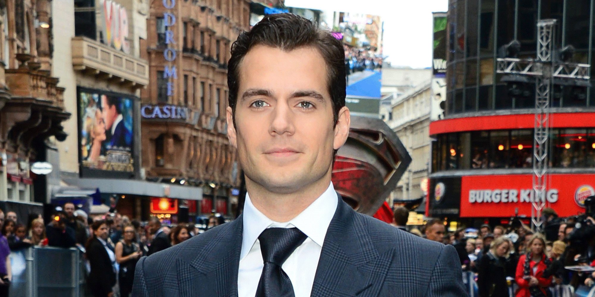 Henry Cavill pone fin a las especulaciones sobre su vida sentimental: "Estoy muy feliz en el amor"