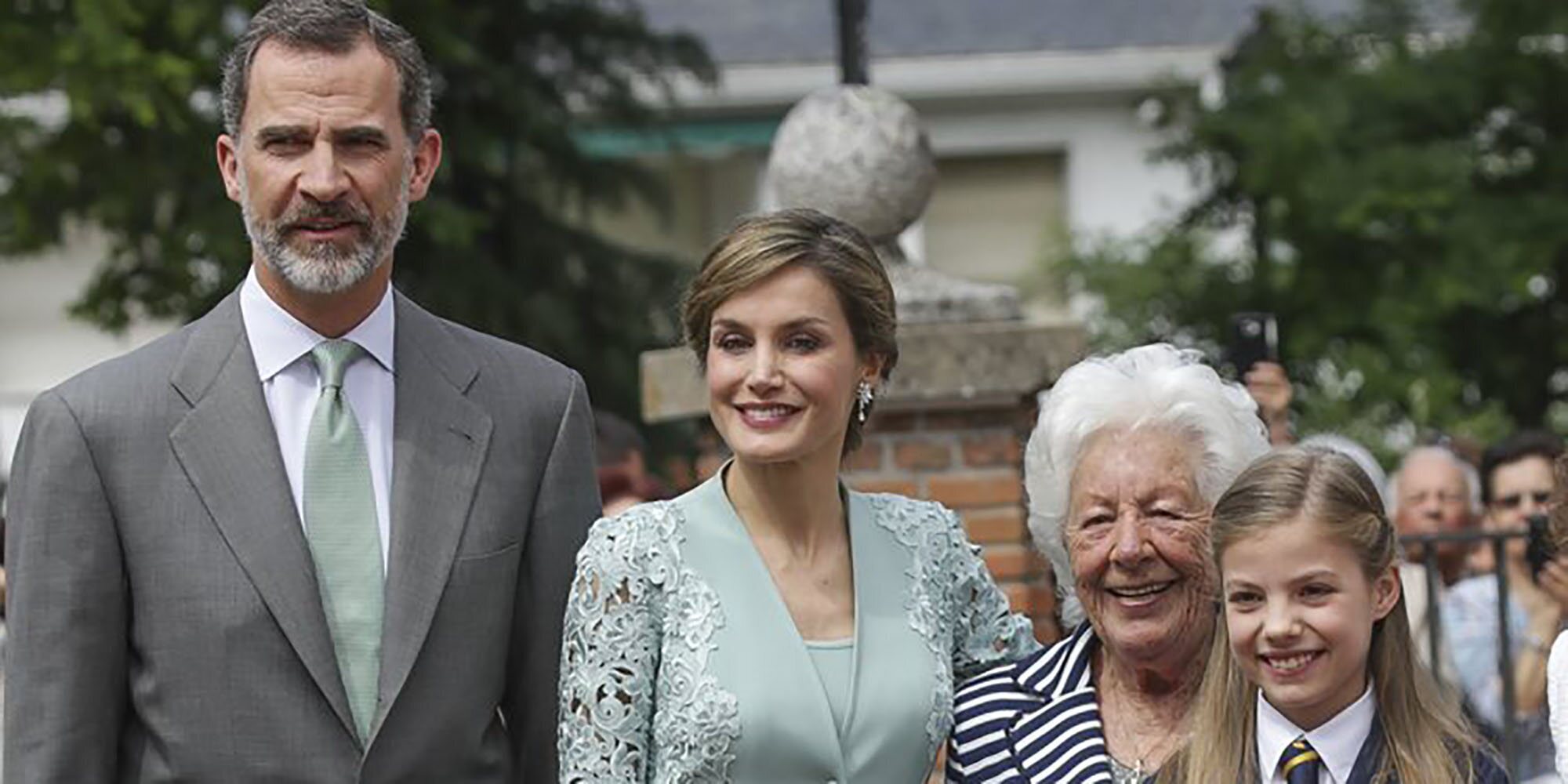 Salen a la luz las visitas secretas y por sorpresa de la Reina Letizia y sus hijas a su abuela Menchu