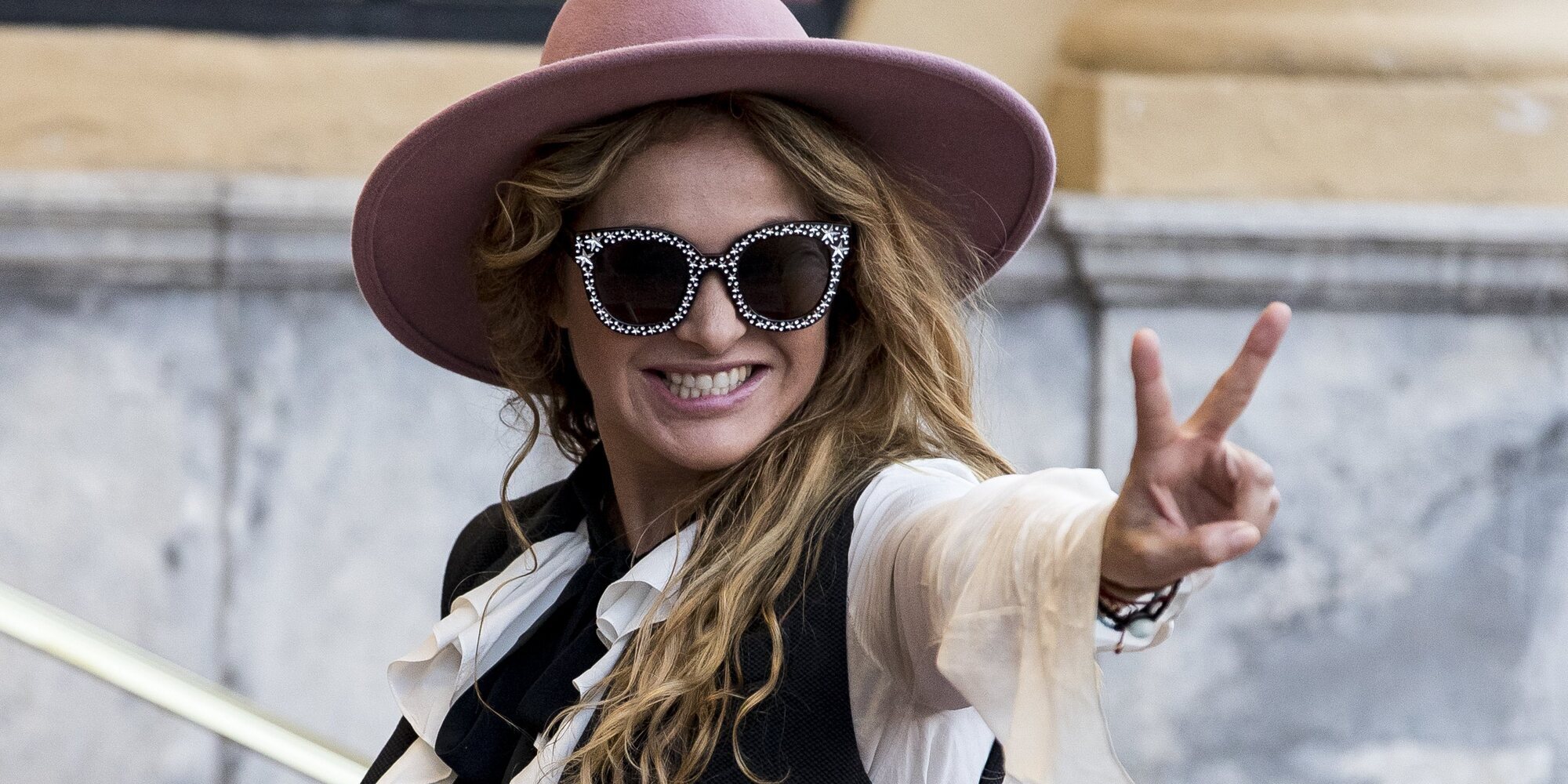 Paulina Rubio gana en los tribunales el derecho a poder viajar con su hijo a Europa