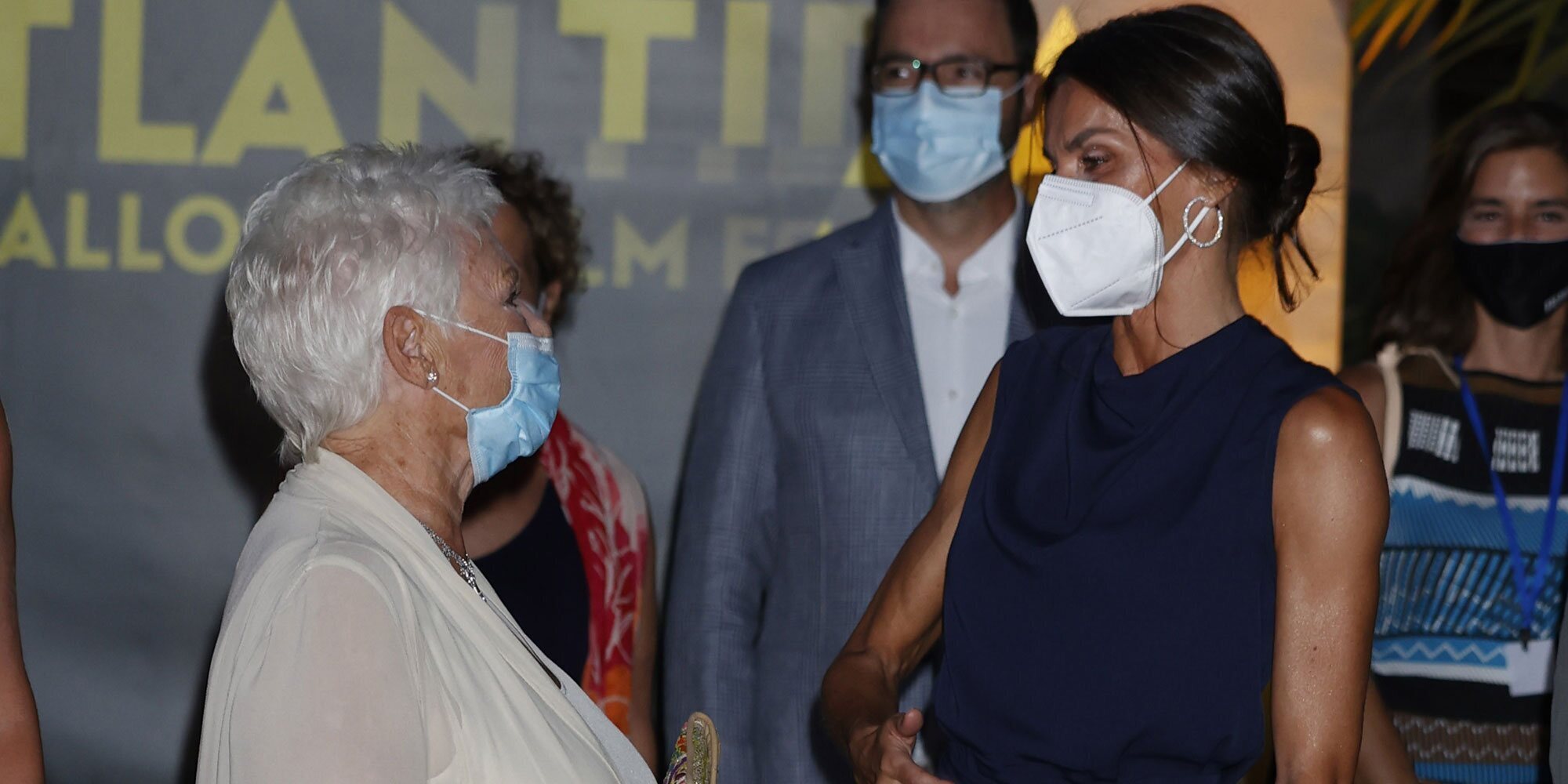 El primer acto de la Reina Letizia tras la muerte de su abuela Menchu: Mallorca, cine y Judi Dench