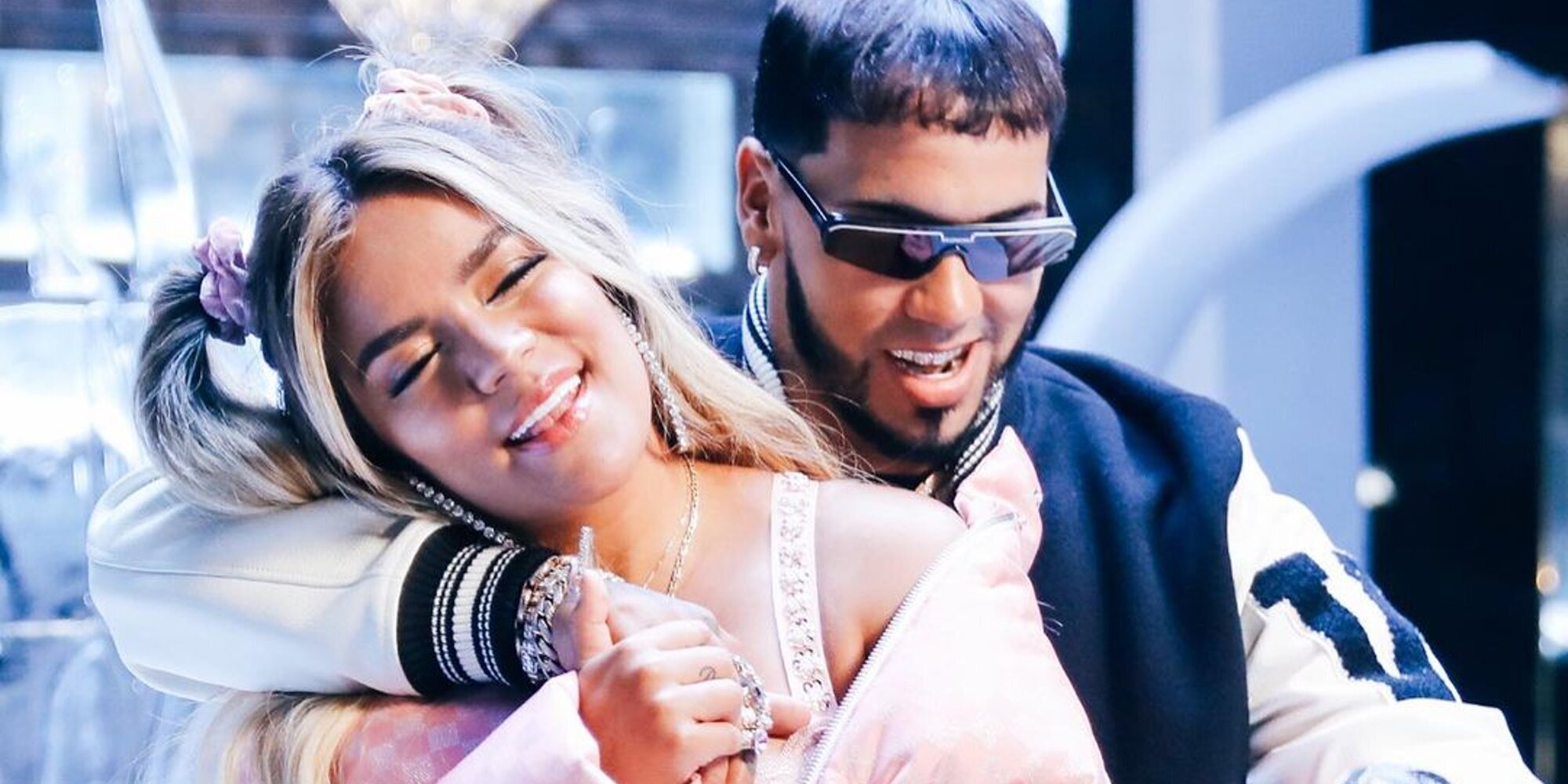 Anuel AA le pide a Karol G que vuelva con él en pleno concierto