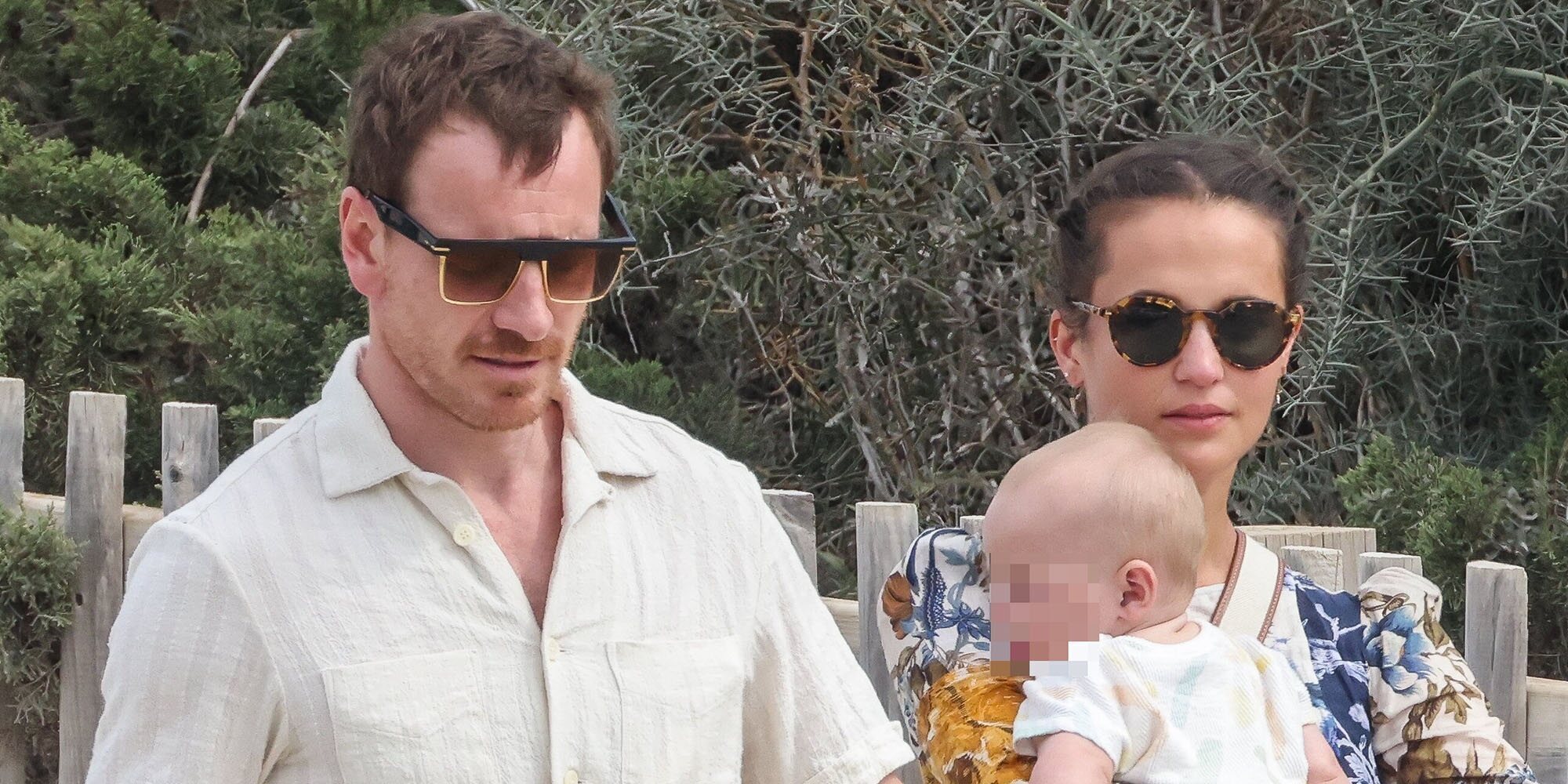 Michael Fassbender y Alicia Vikander han sido padres: así disfrutan del verano con su hijo en Ibiza