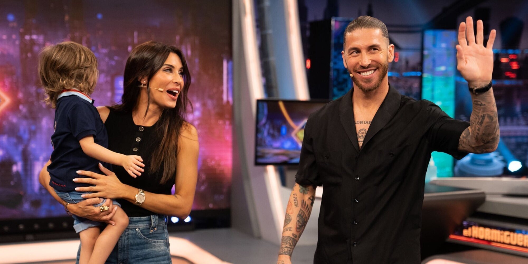 Pilar Rubio, emocionada al ser sorprendida por Sergio Ramos con uno de sus hijos en 'El Hormiguero'