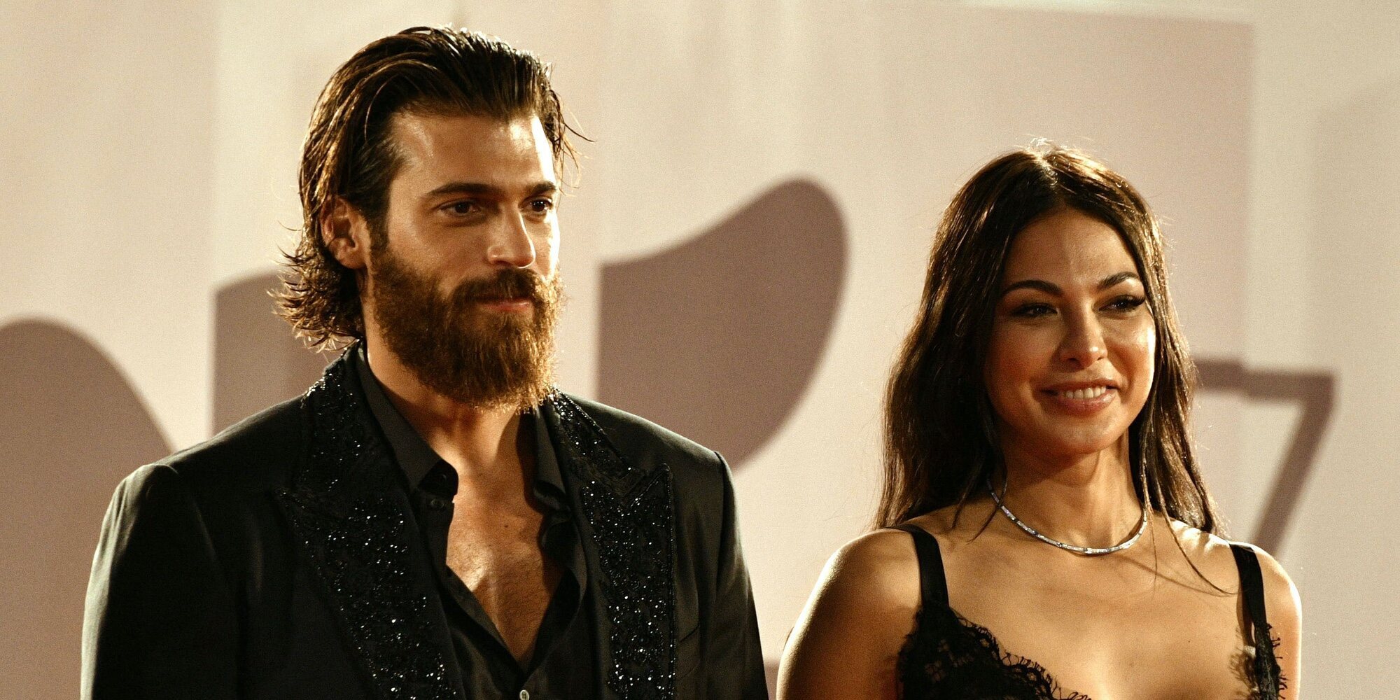 Can Yaman, pillado tonteando con la modelo israelí Moran Atias