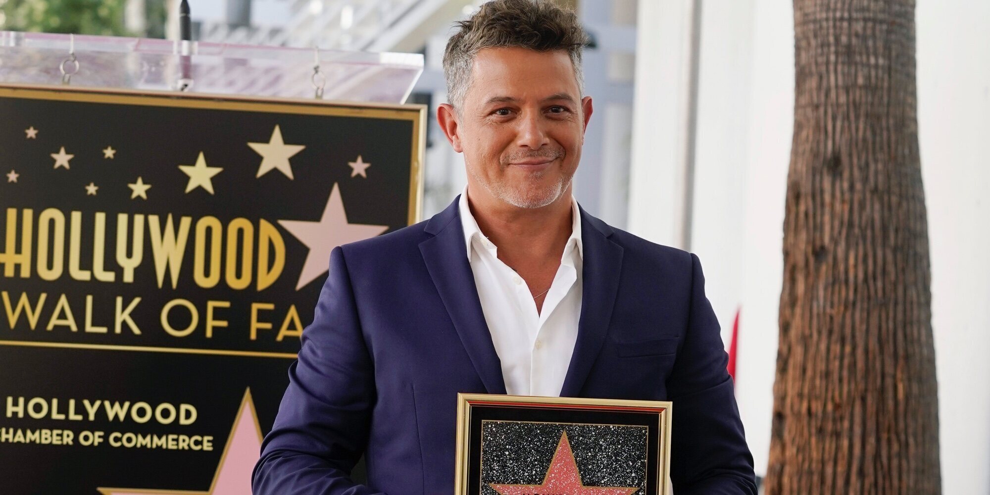 Alejandro Sanz, feliz tras recibir su estrella en el Paseo de la Fama de Hollywood