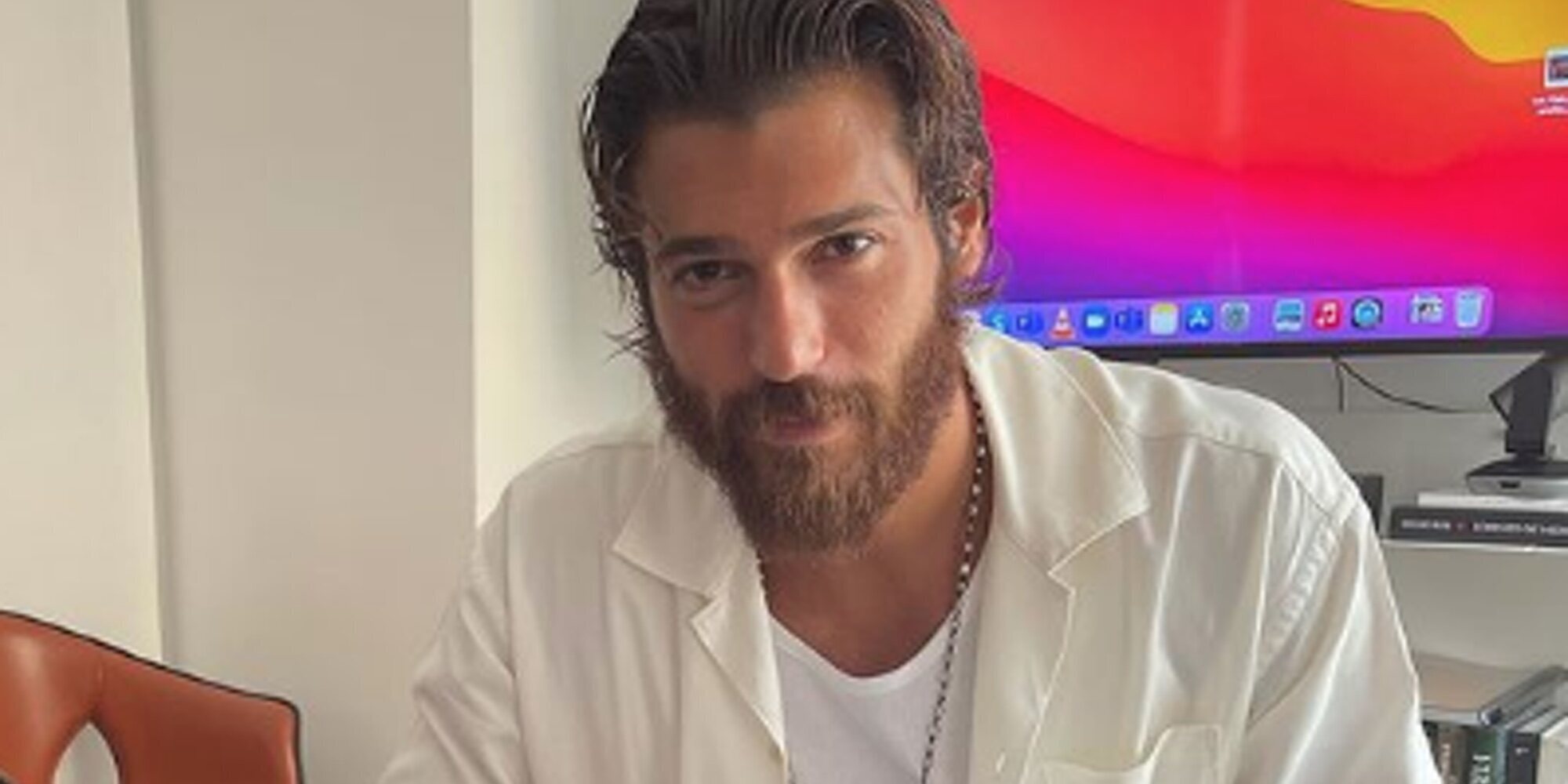 Can Yaman comparte una foto con una mujer que no es Diletta Leotta