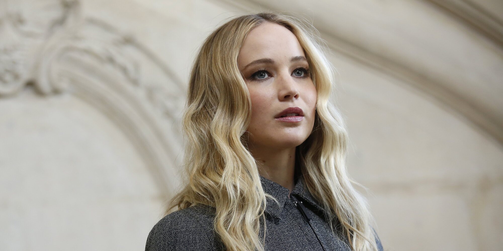 Jennifer Lawrence presume de embarazo en una manifestación a favor del aborto