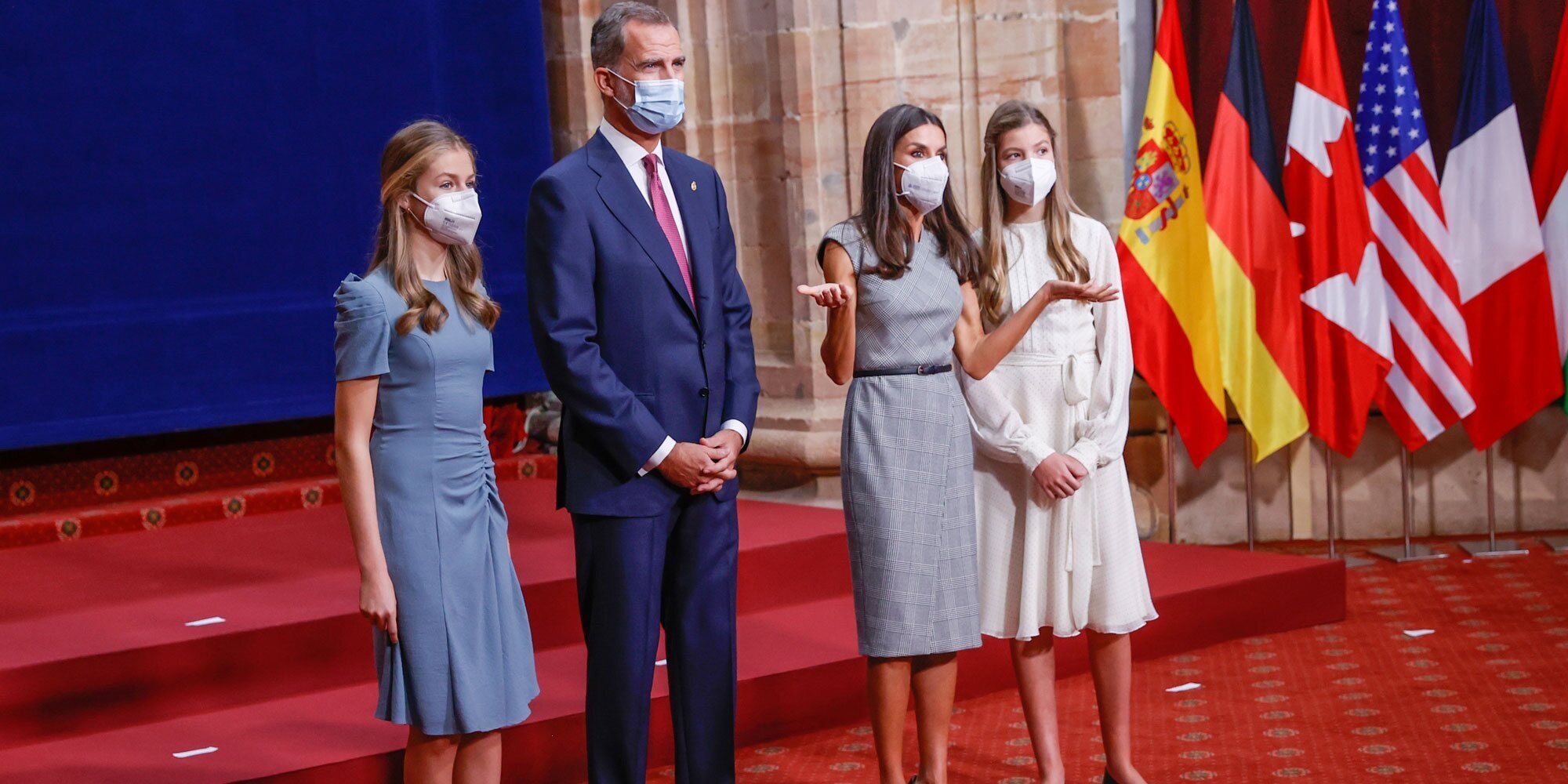 Confidencias y espera: Así fue la audiencia de los Reyes y sus hijas Leonor y Sofía en los Premios Princesa de Asturias 2021