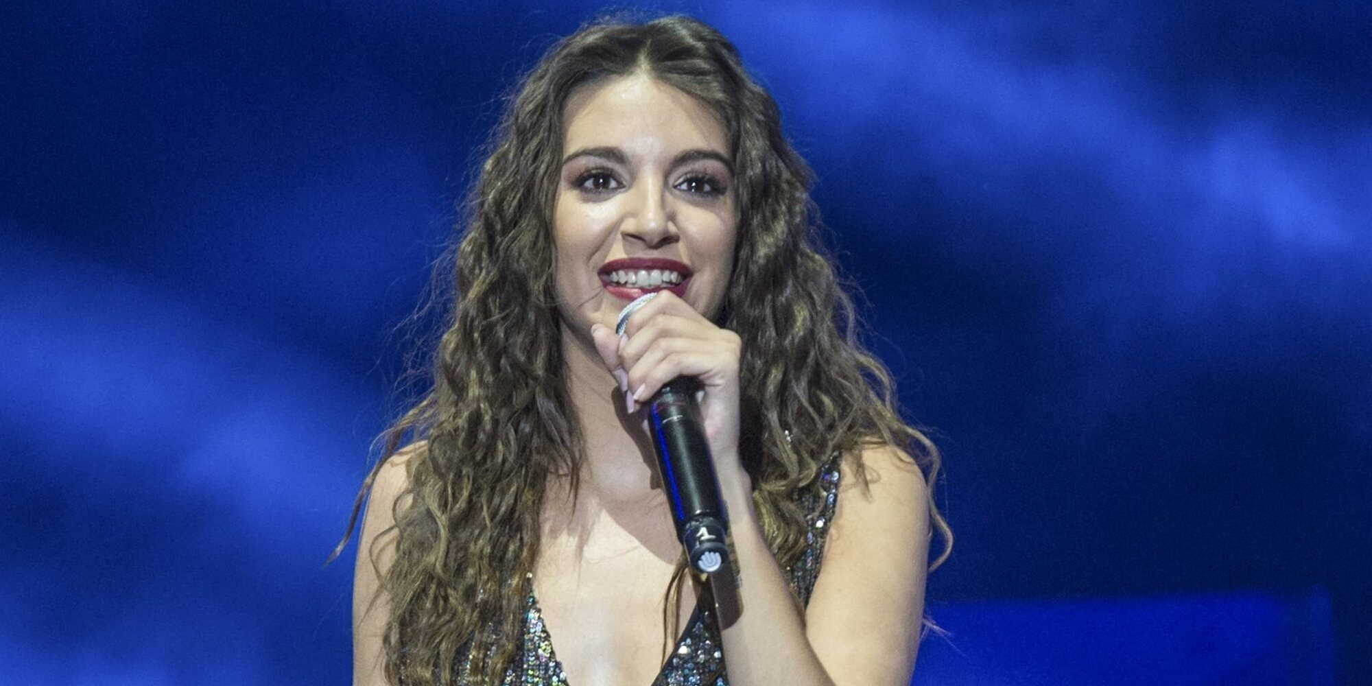 Ana Guerra sorprende con un improvisado concierto en el metro de Madrid