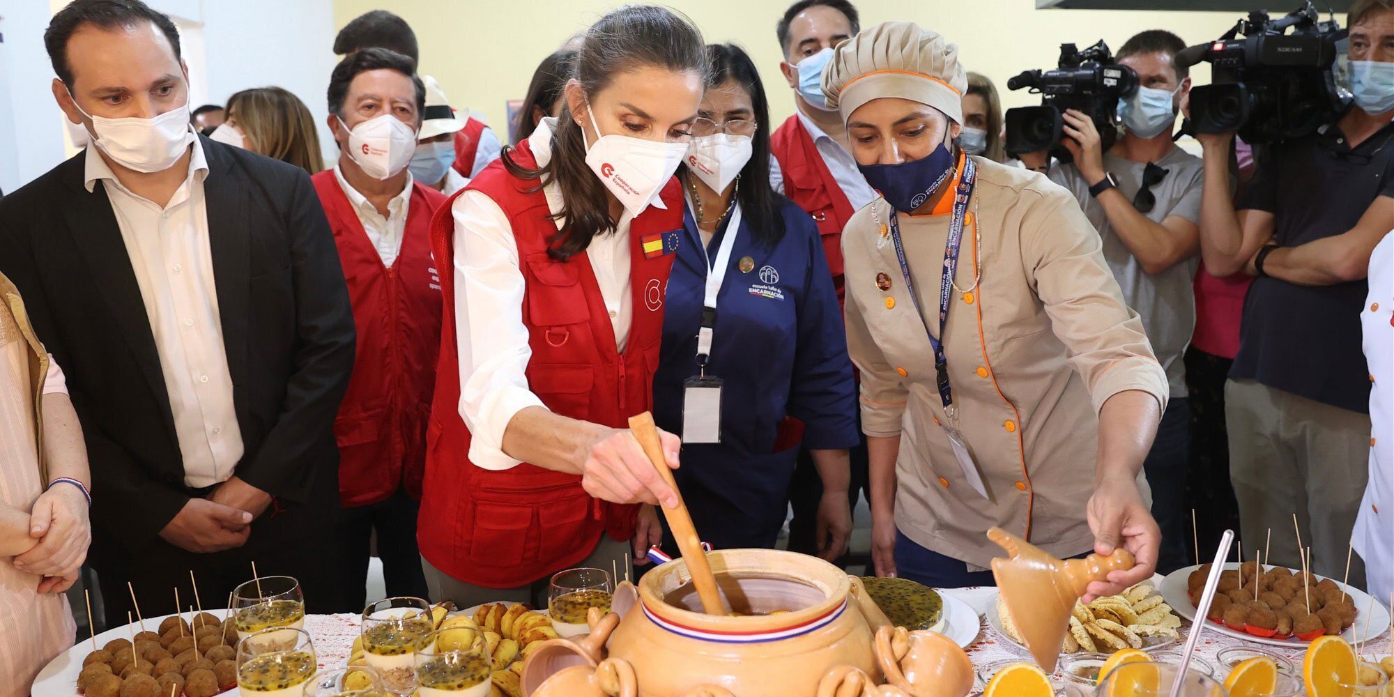 La Reina Letizia en su viaje de cooperación a Paraguay: mujer, historia y momentos distendidos