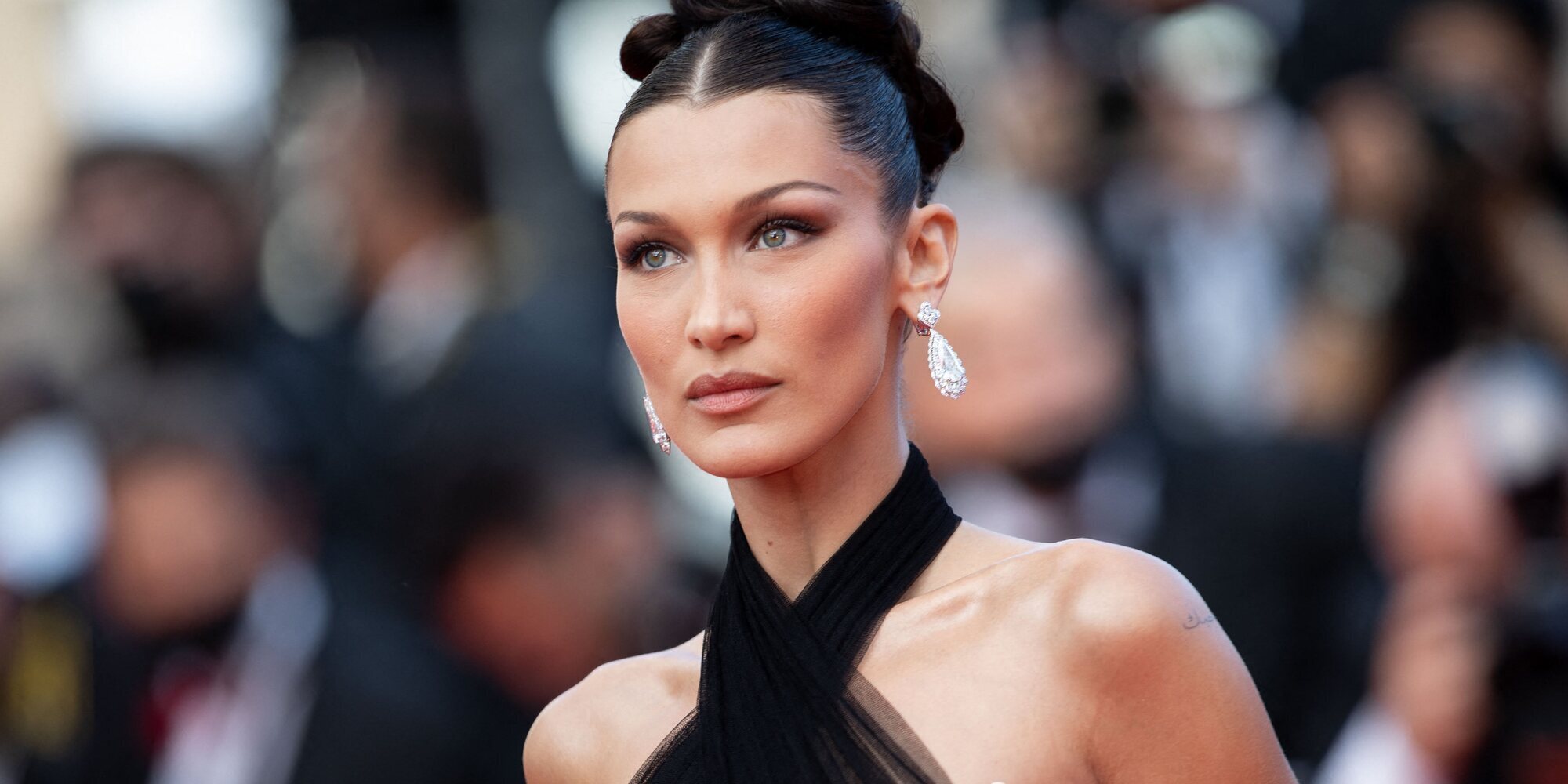 Bella Hadid comparte varias fotografías suyas llorando para normalizar las enfermedades de la salud mental