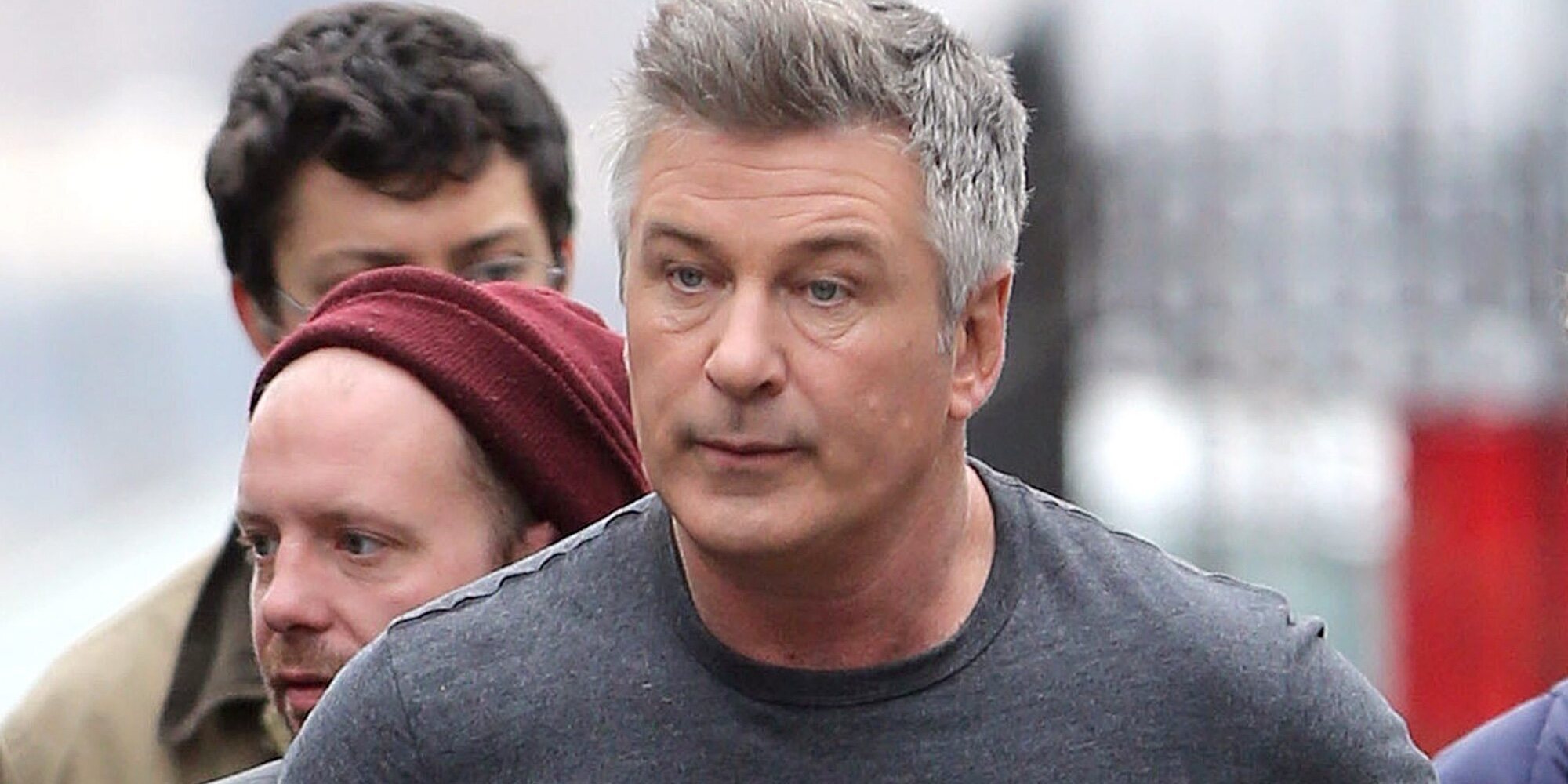 Alec Baldwin se enfrenta a su segunda demanda por su disparo mortal: No tenía que llevar arma en esa escena