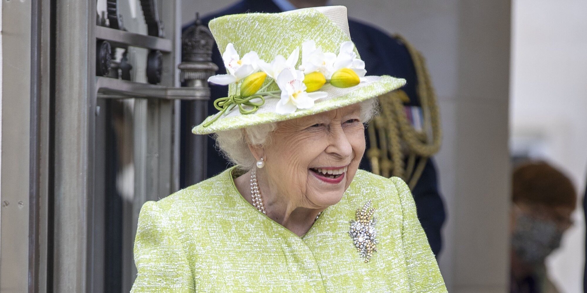 La Reina Isabel acude al bautizo conjunto de sus bisnietos August Brooksbank y Lucas Tindall