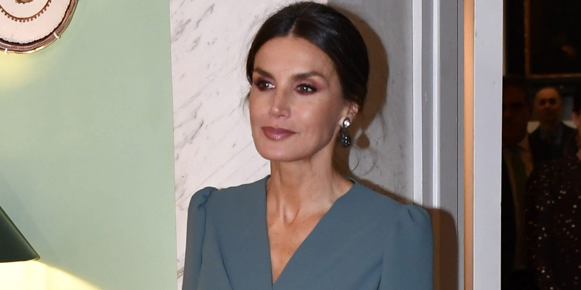 El descuido de la Reina Letizia en su último acto en Suecia que dejó ver lo que contiene su bolso