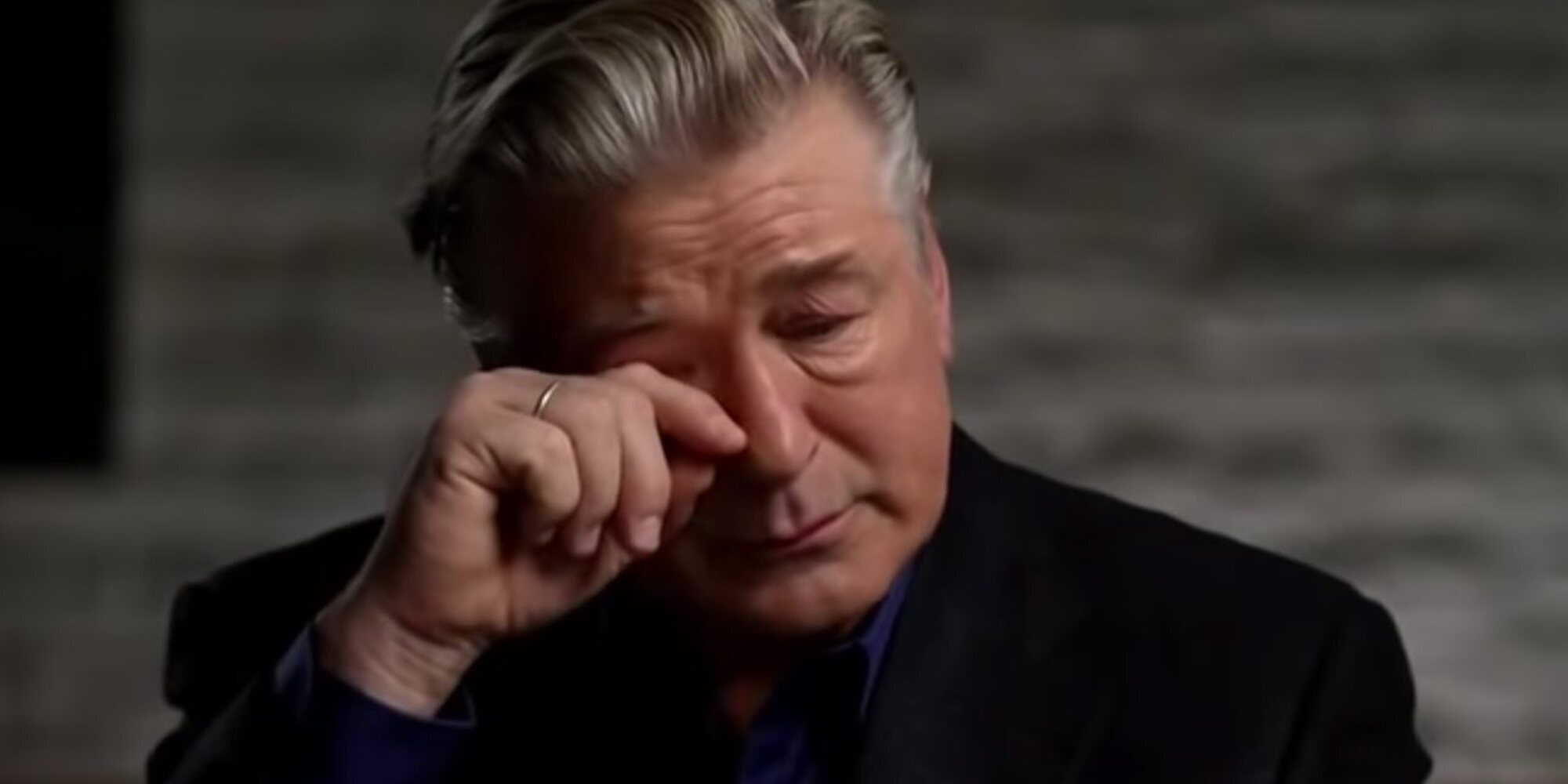 Las lágrimas de Alec Baldwin en su primera entrevista hablando de su disparo que mató a Halyna Hutchins