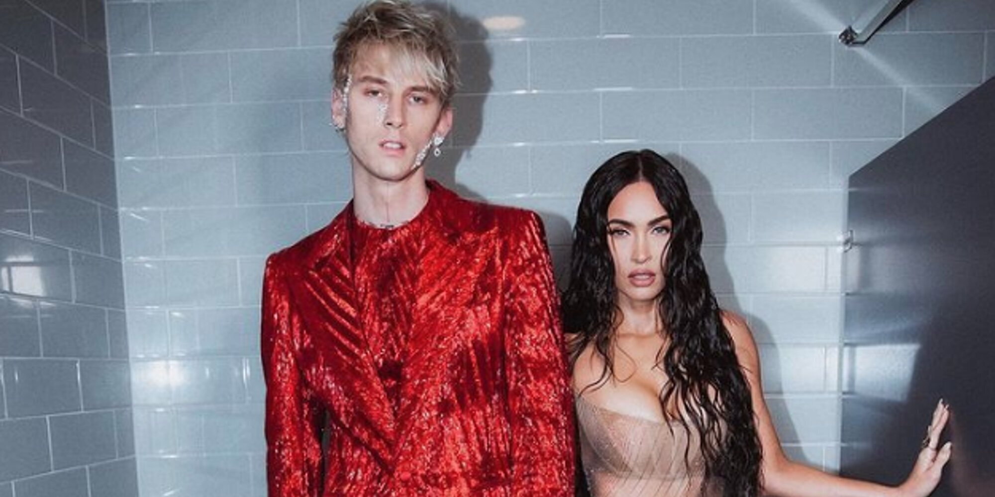 Megan Fox y Machine Gun Kelly anuncian su compromiso y sellan su amor bebiendo sangre del otro